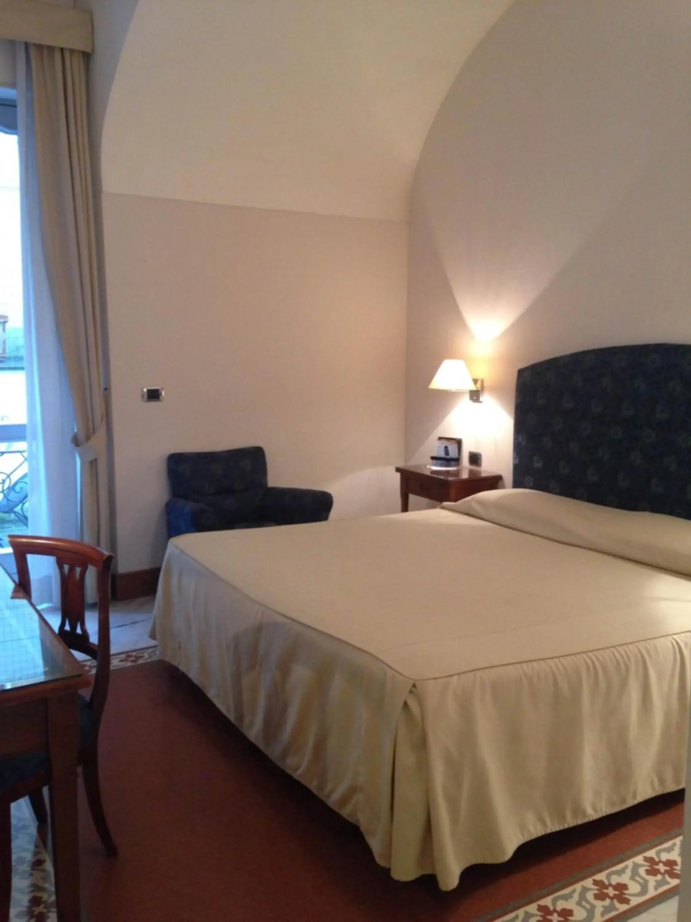 Economy Double or Twin Room in Hotel Flora Economy Double or Twin Room in Hotel Flora