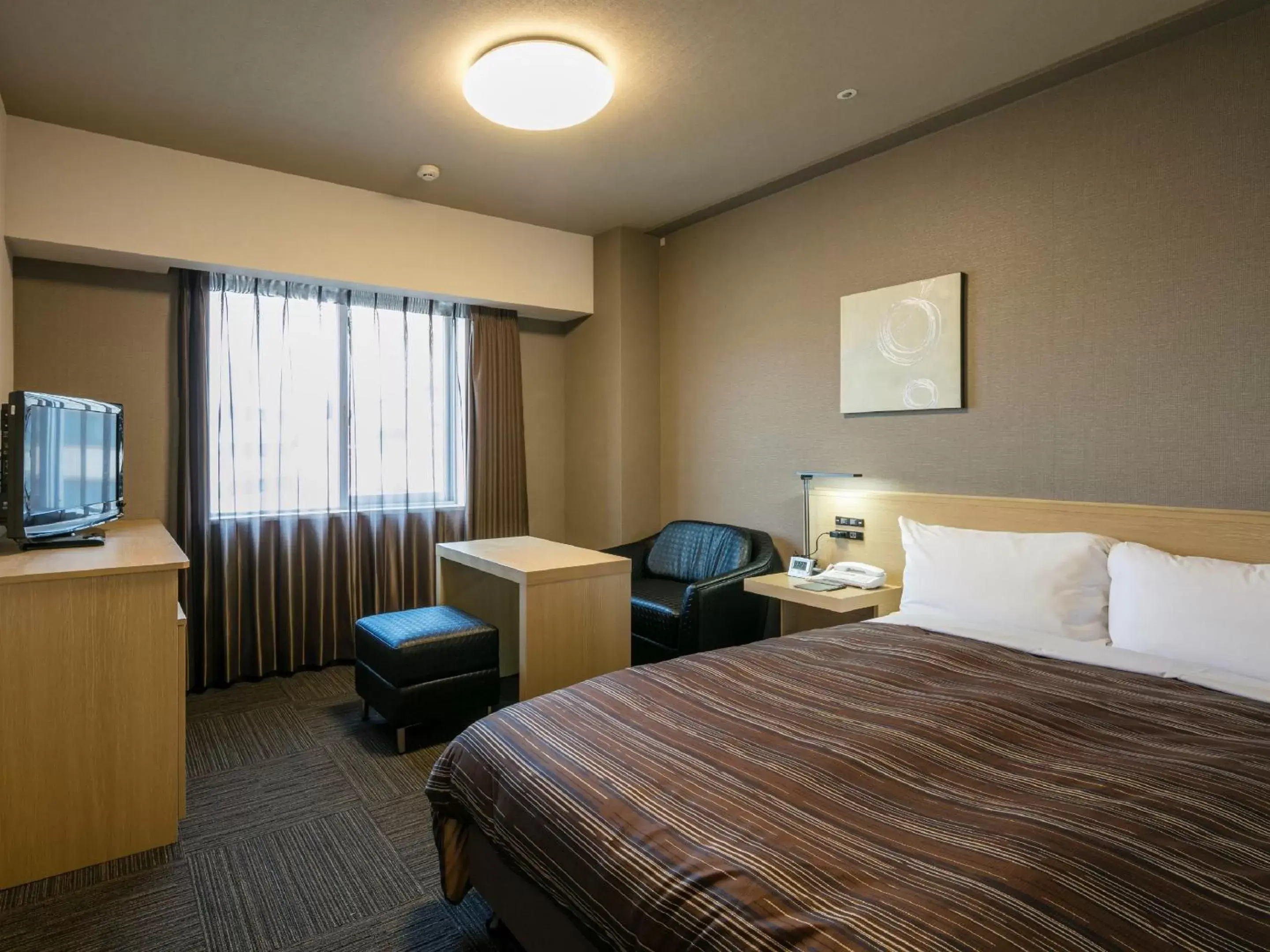 Double Room with Small Double Bed - single occupancy - Main Building - Smoking in Hotel Route-Inn Kumamoto Ekimae Double Room with Small Double Bed - single occupancy - Main Building - Smoking in Hotel Route-Inn Kumamoto Ekimae