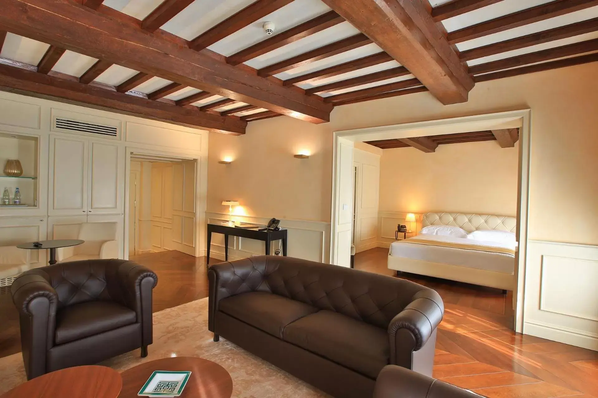 Executive Suite in Hotel Rua Frati 48 in San Francesco Executive Suite in Hotel Rua Frati 48 in San Francesco