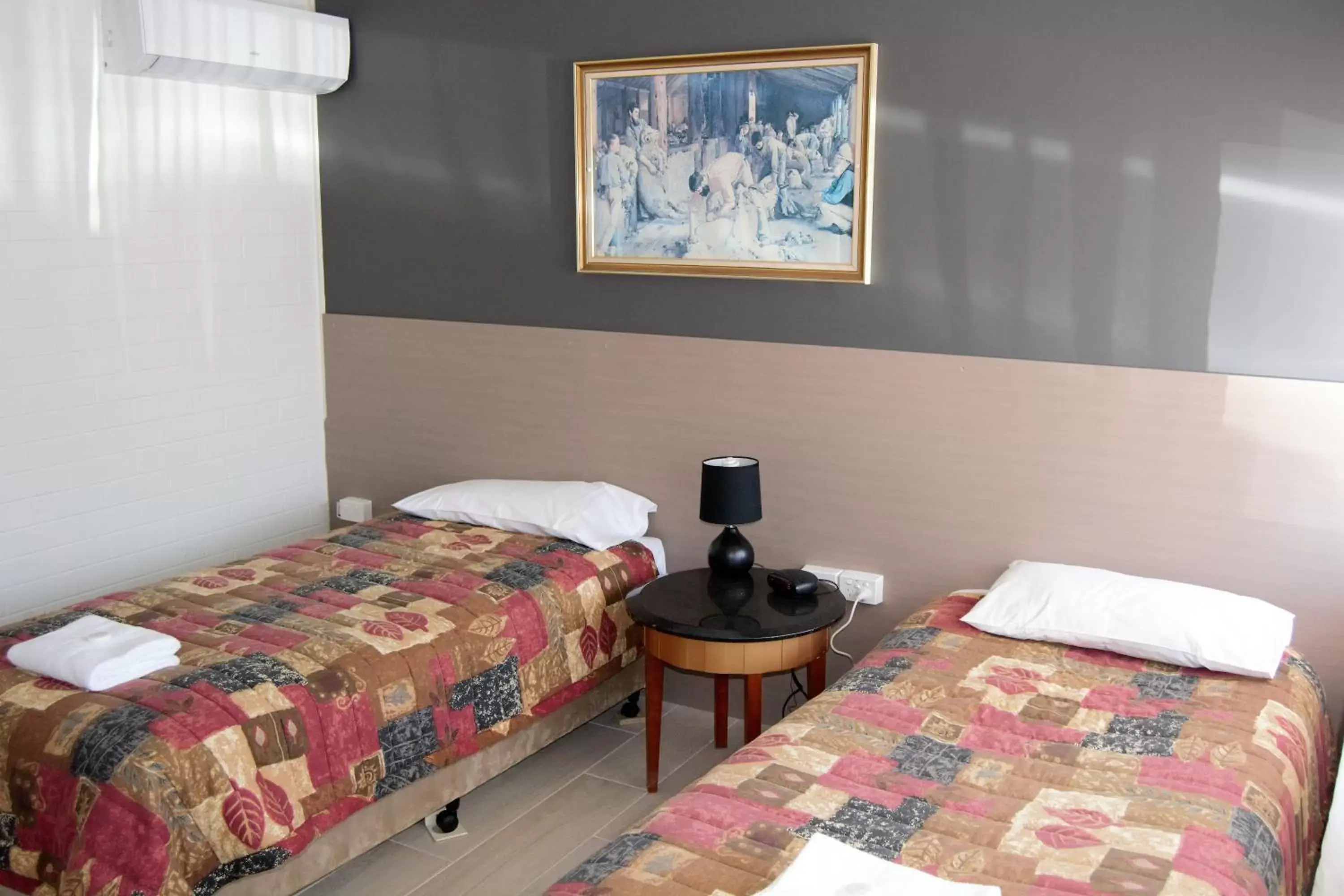 Standard Twin Room in Civic Motor Inn Standard Twin Room in Civic Motor Inn