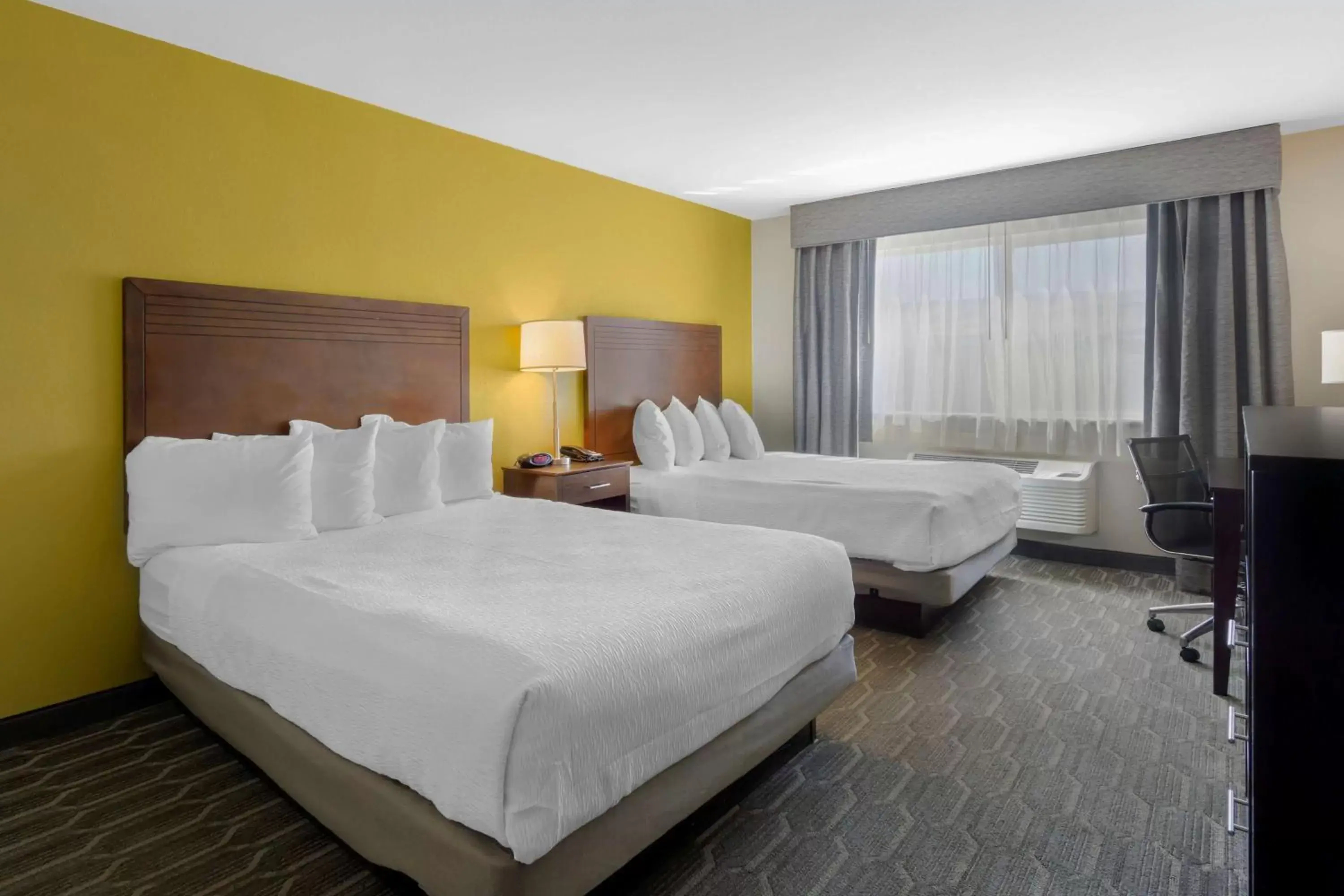 Queen Room with Two Queen Beds in Best Western Plus Wenatchee Downtown Hotel Queen Room with Two Queen Beds in Best Western Plus Wenatchee Downtown Hotel