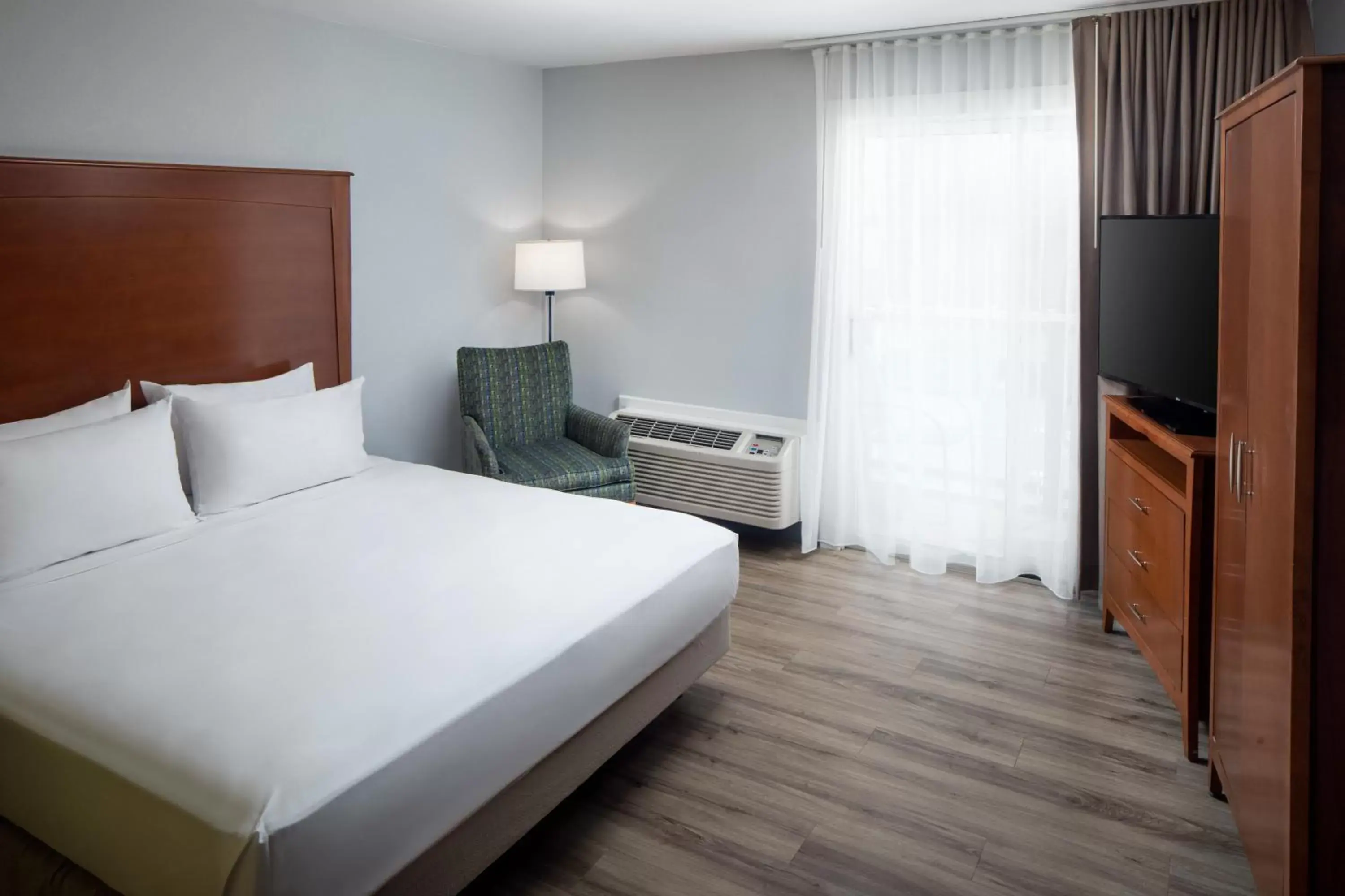 King Room with Roll-In Shower - Disability Access in Ashworth by the Sea King Room with Roll-In Shower - Disability Access in Ashworth by the Sea