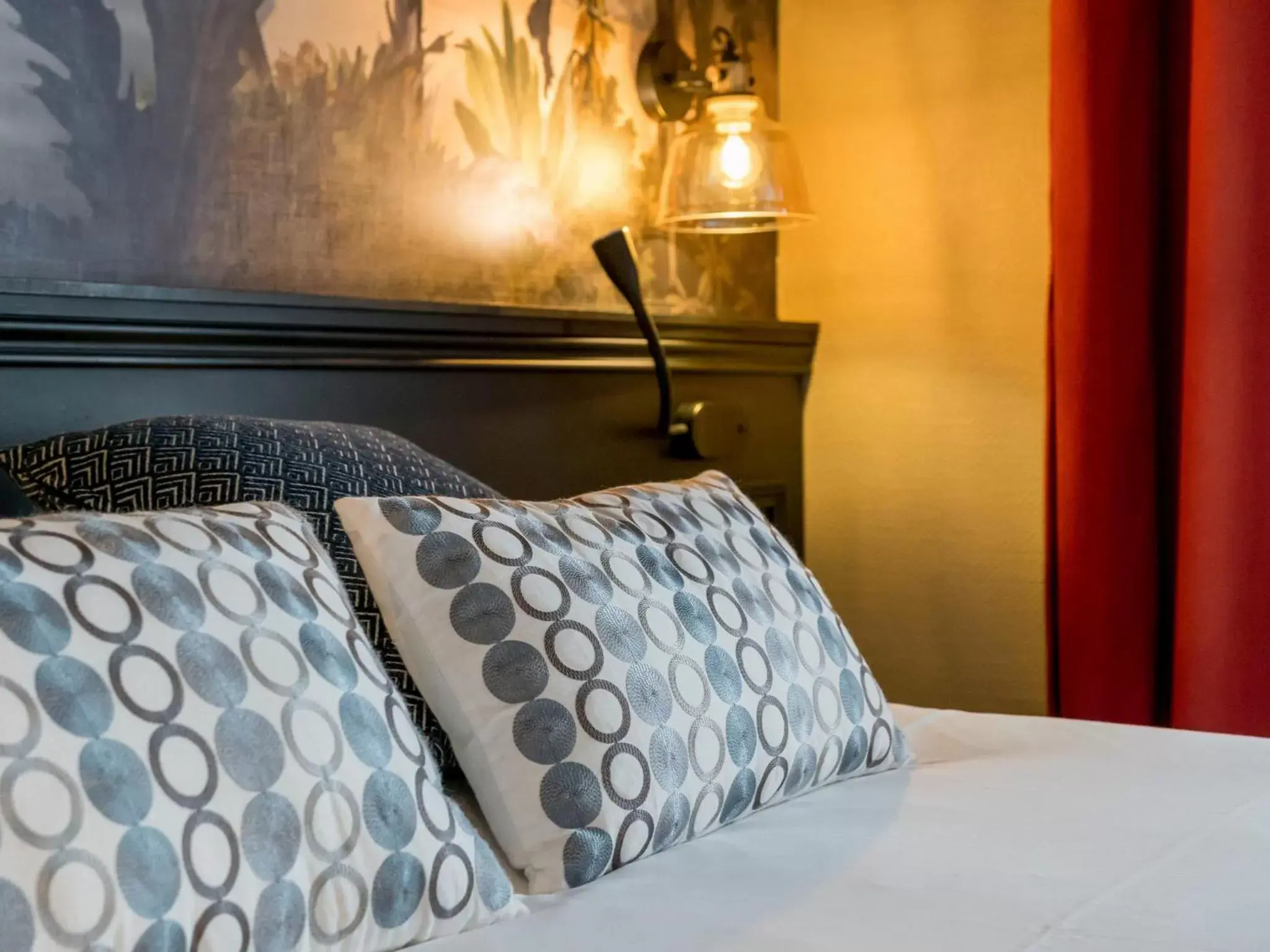 Standard King Room in Hôtel Mercure Rochefort La Corderie Royale Standard King Room in Hôtel Mercure Rochefort La Corderie Royale