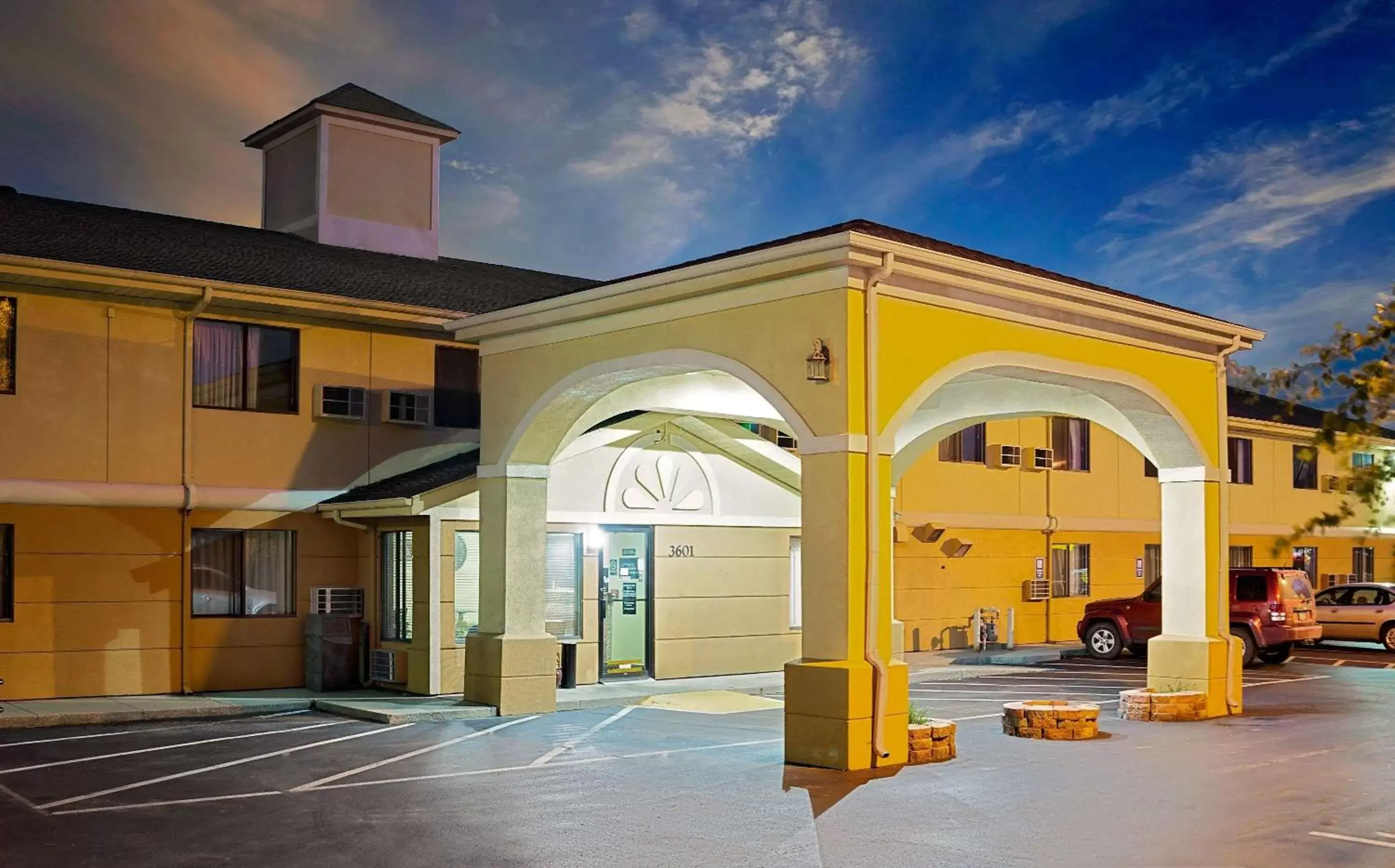 Super 8 by Wyndham Muncie/Ball St. College Area Super 8 by Wyndham Muncie/Ball St. College Area