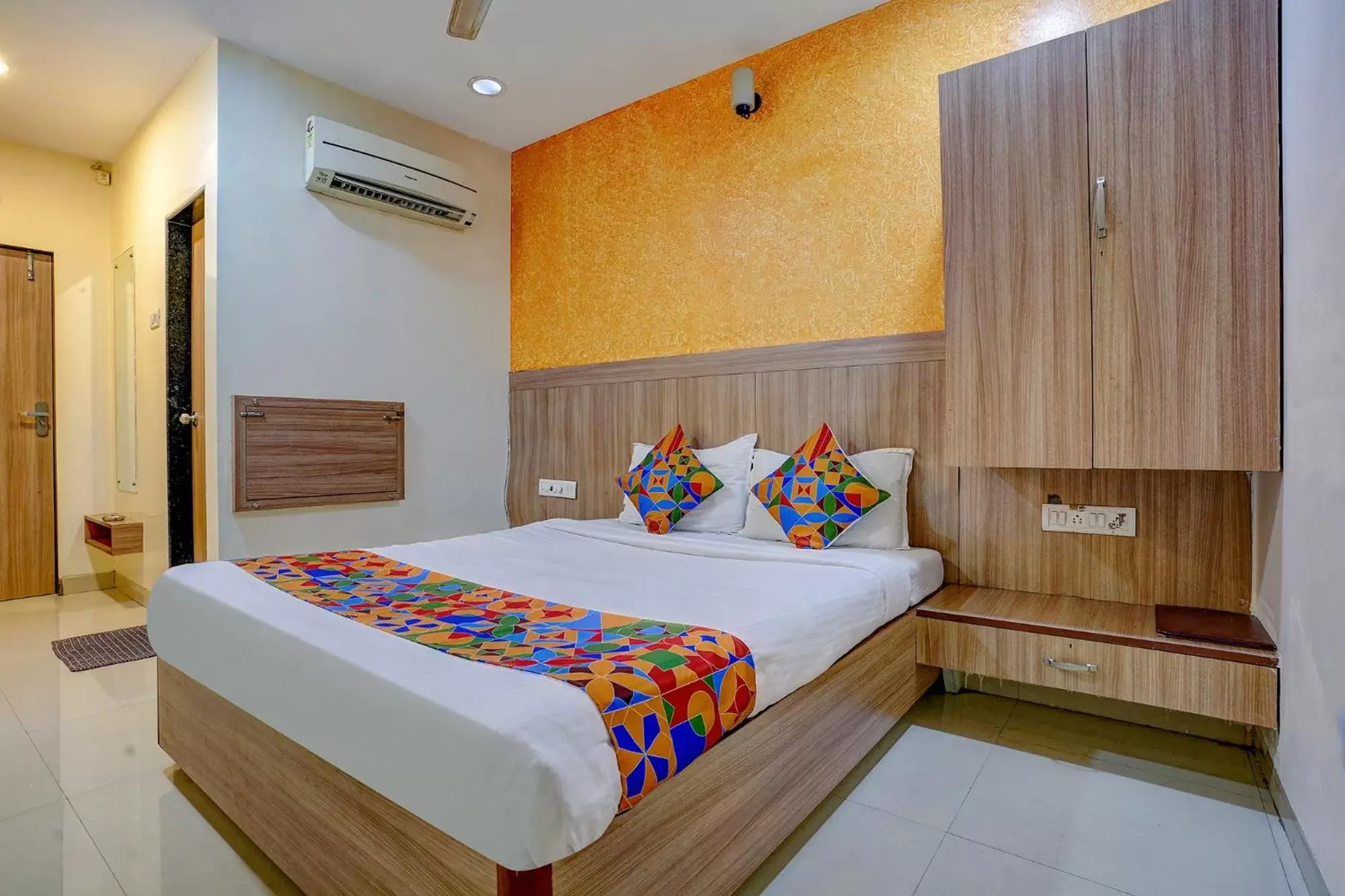 FabExpress Prakash Inn - Nr Mumbai International Airport FabExpress Prakash Inn - Nr Mumbai International Airport