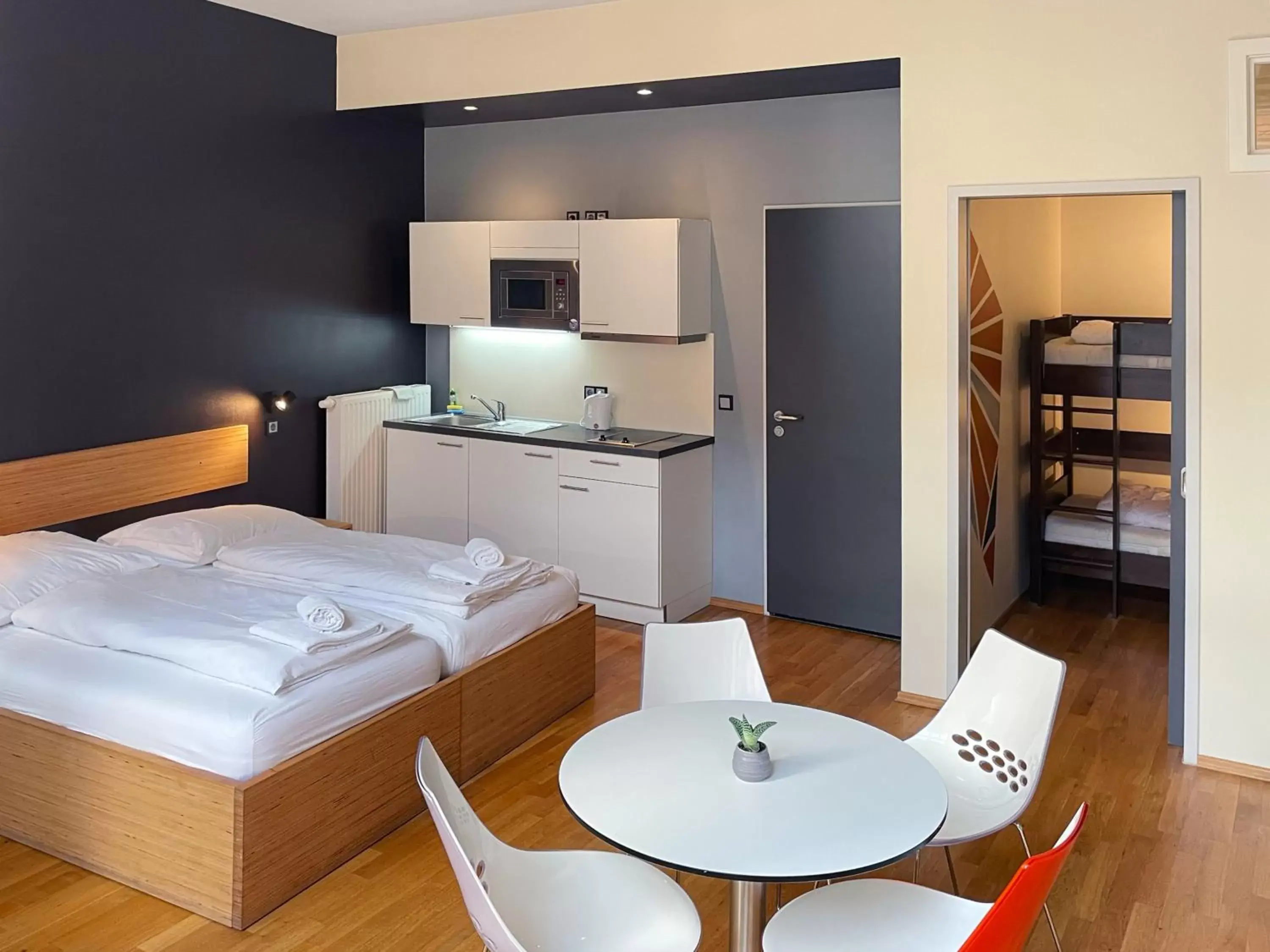 Superior Family Room (4 Guests) in Five Elements Hostel Leipzig Superior Family Room (4 Guests) in Five Elements Hostel Leipzig