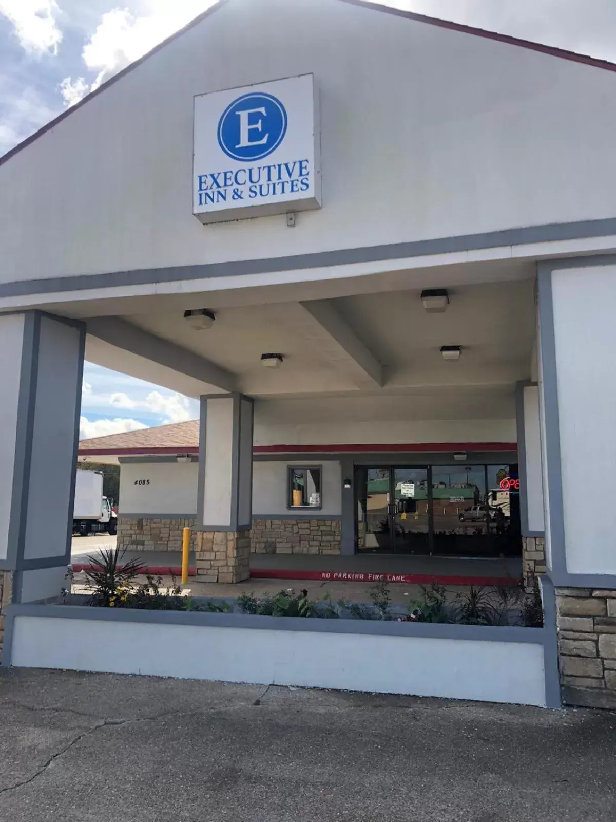 Executive Inn & Suites Executive Inn & Suites