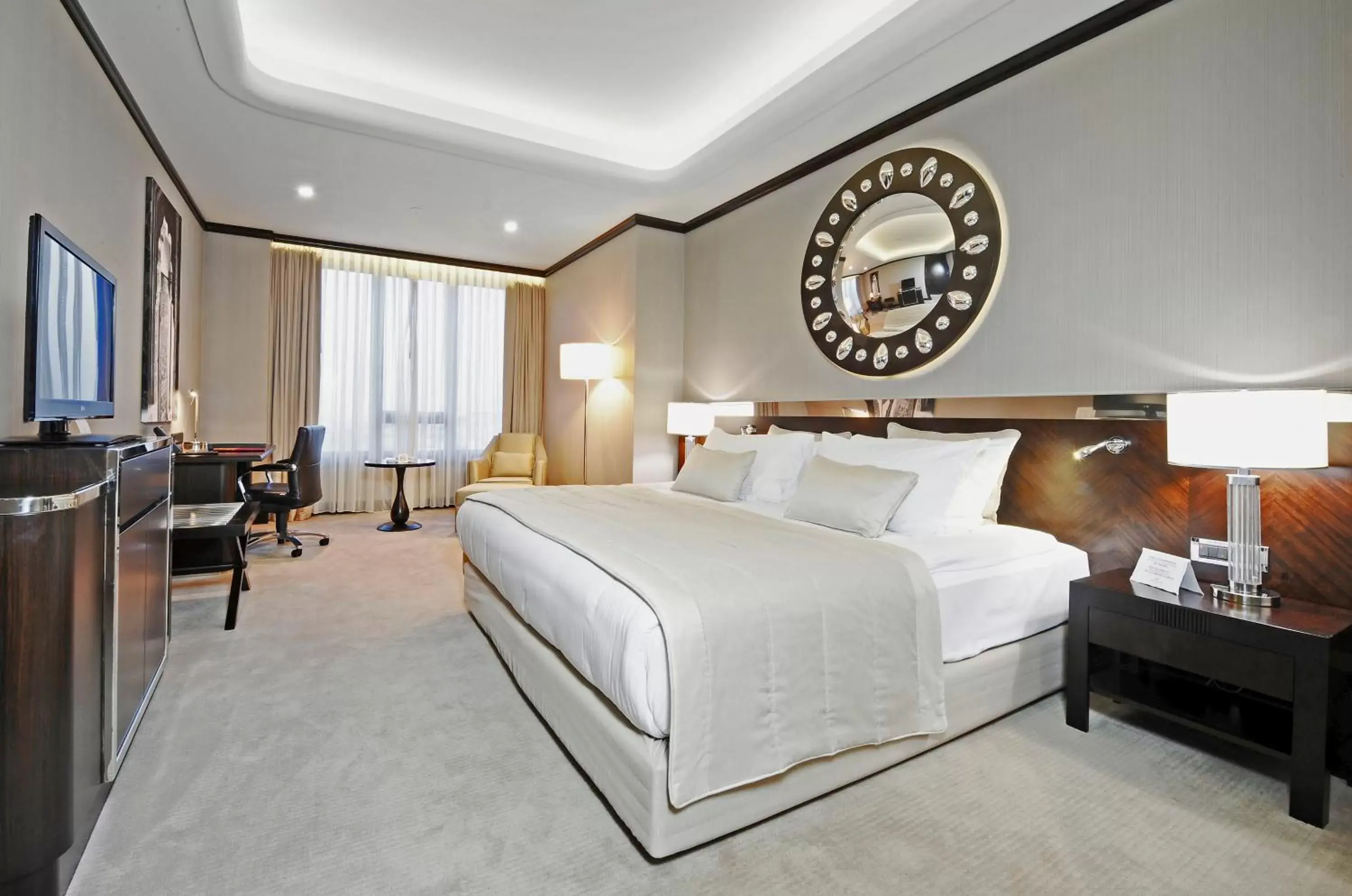 King Room with City View - Smoking in Crowne Plaza Bursa Convention Center & Thermal Spa by IHG King Room with City View - Smoking in Crowne Plaza Bursa Convention Center & Thermal Spa by IHG