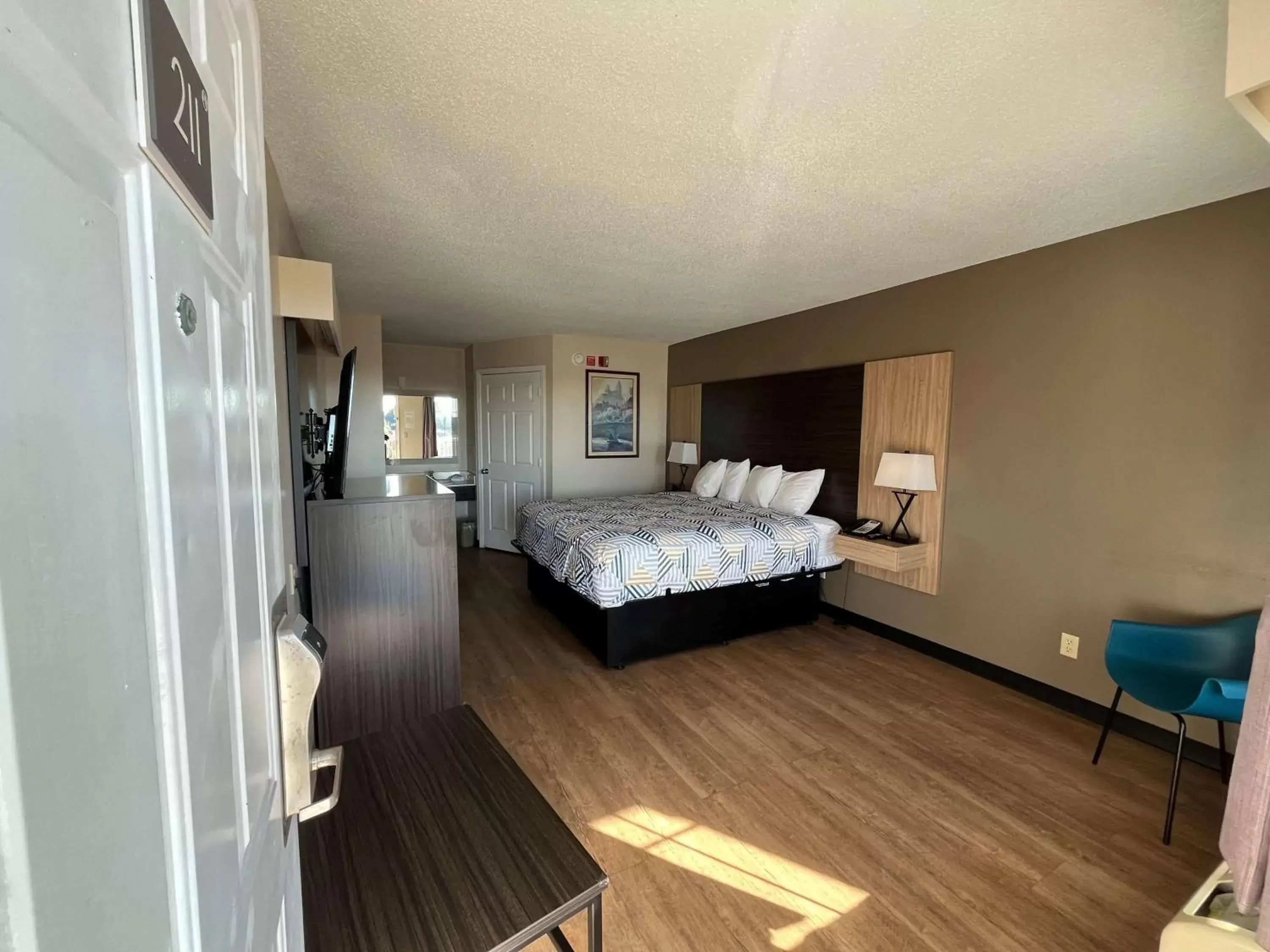 King Room - Non-Smoking in Motel 6 Georgetown, SC Marina King Room - Non-Smoking in Motel 6 Georgetown, SC Marina