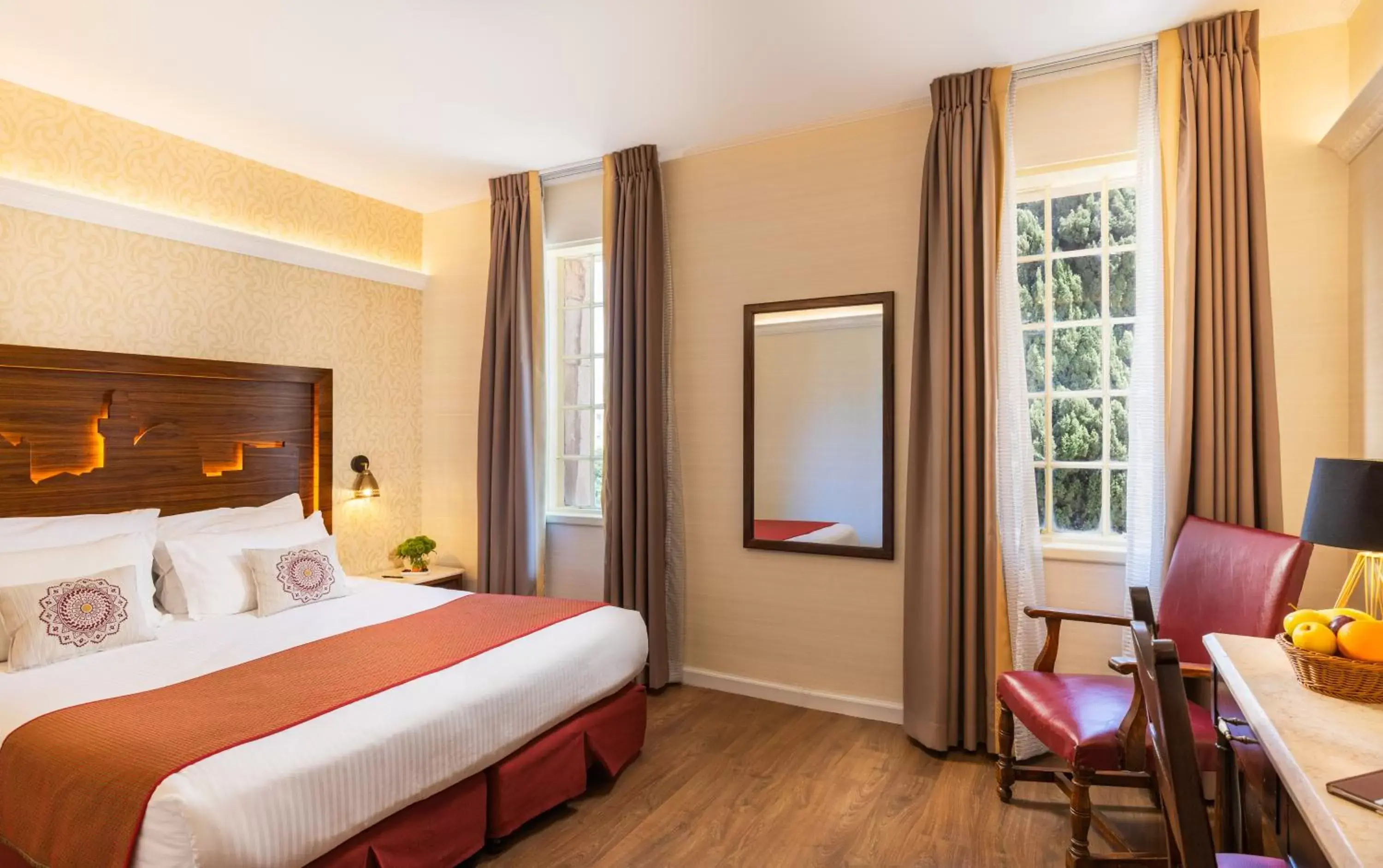 Deluxe Double Room in YMCA Three Arches Hotel Deluxe Double Room in YMCA Three Arches Hotel