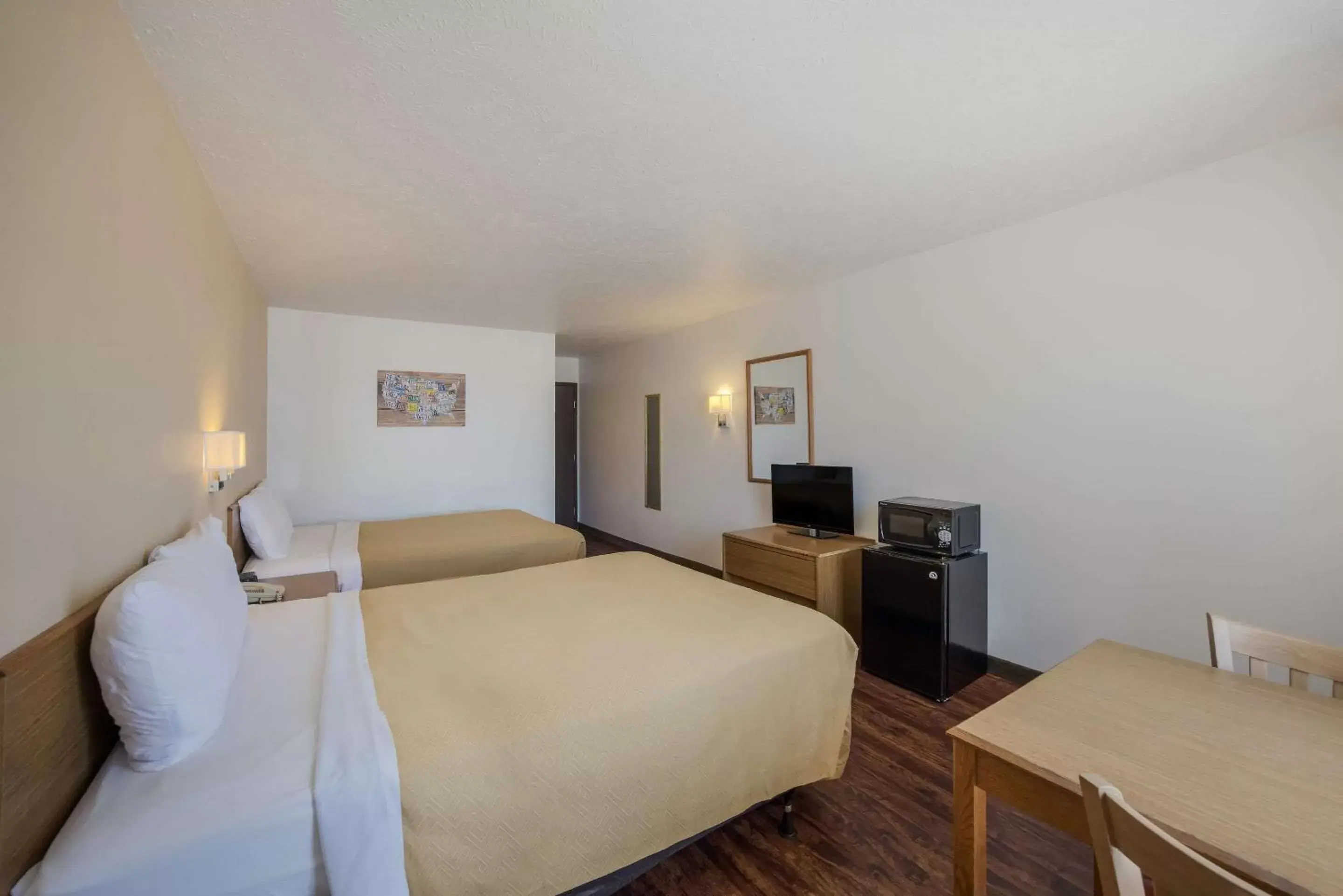 Double Room with Two Double Beds in Econo Lodge Limon I-70 Double Room with Two Double Beds in Econo Lodge Limon I-70