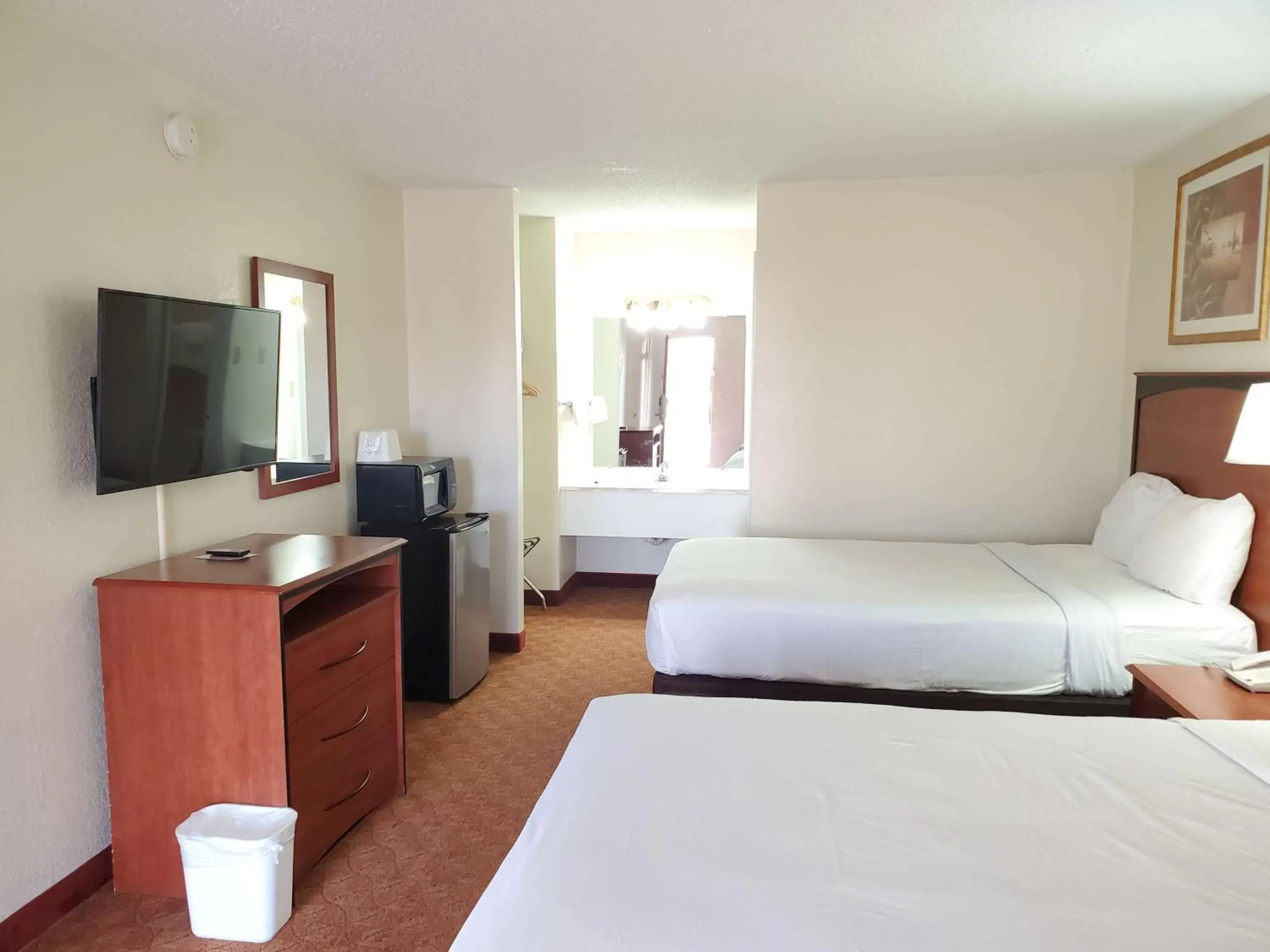 Deluxe Quadruple Room - Smoking in Motel 6 Shamrock TX Deluxe Quadruple Room - Smoking in Motel 6 Shamrock TX