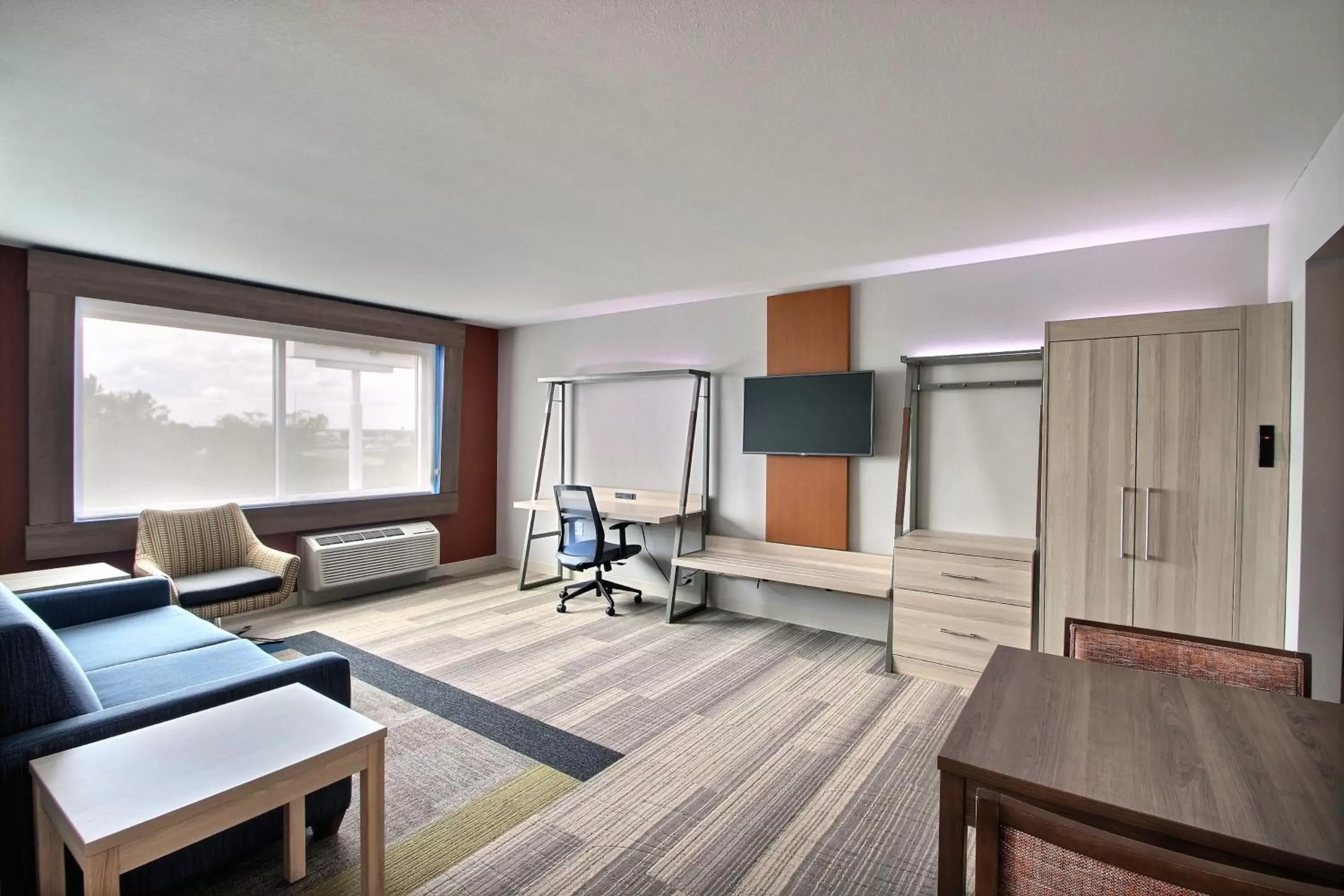 King Suite in Holiday Inn Express & Suites Fond Du Lac by IHG King Suite in Holiday Inn Express & Suites Fond Du Lac by IHG
