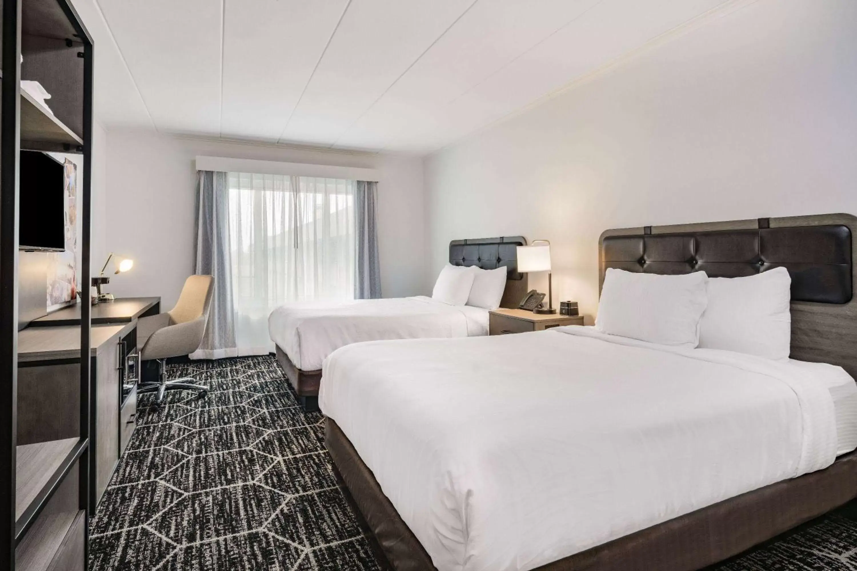 Queen Room with Two Queen Beds - Non-Smoking in La Quinta by Wyndham Chicago O'Hare Airport Queen Room with Two Queen Beds - Non-Smoking in La Quinta by Wyndham Chicago O'Hare Airport