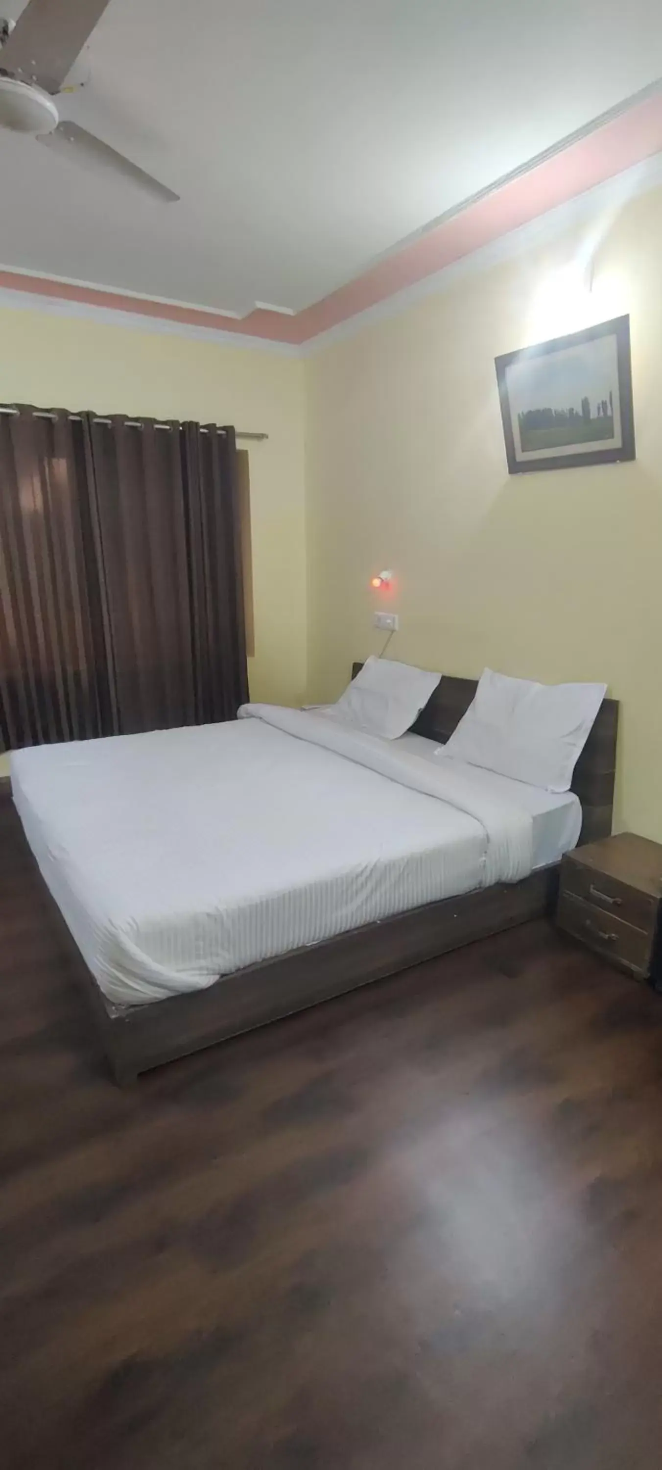 Budget Double or Twin Room in Hotel curio's All seasons Budget Double or Twin Room in Hotel curio's All seasons