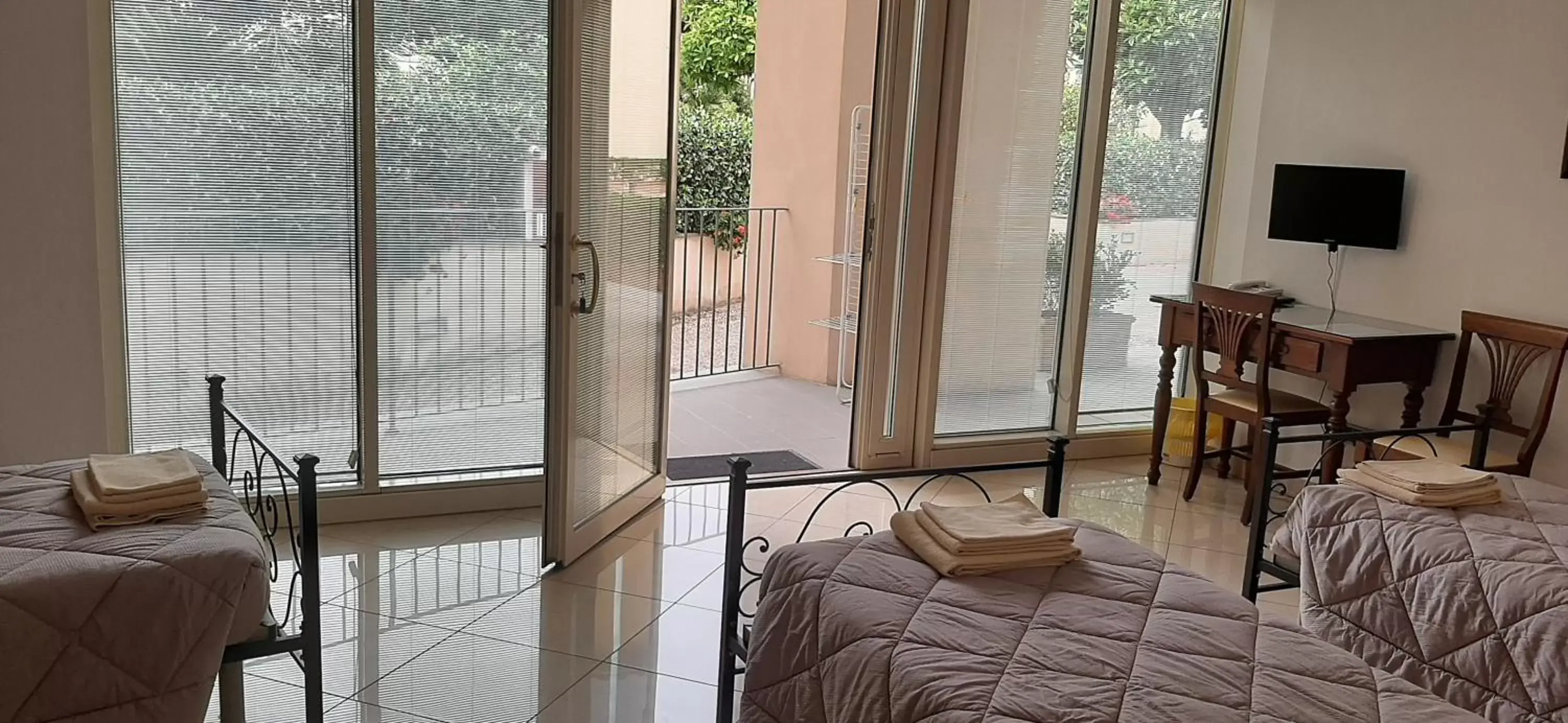 Triple Room with Private Bathroom in Casa per ferie religiosa Figlie di Nazareth Triple Room with Private Bathroom in Casa per ferie religiosa Figlie di Nazareth