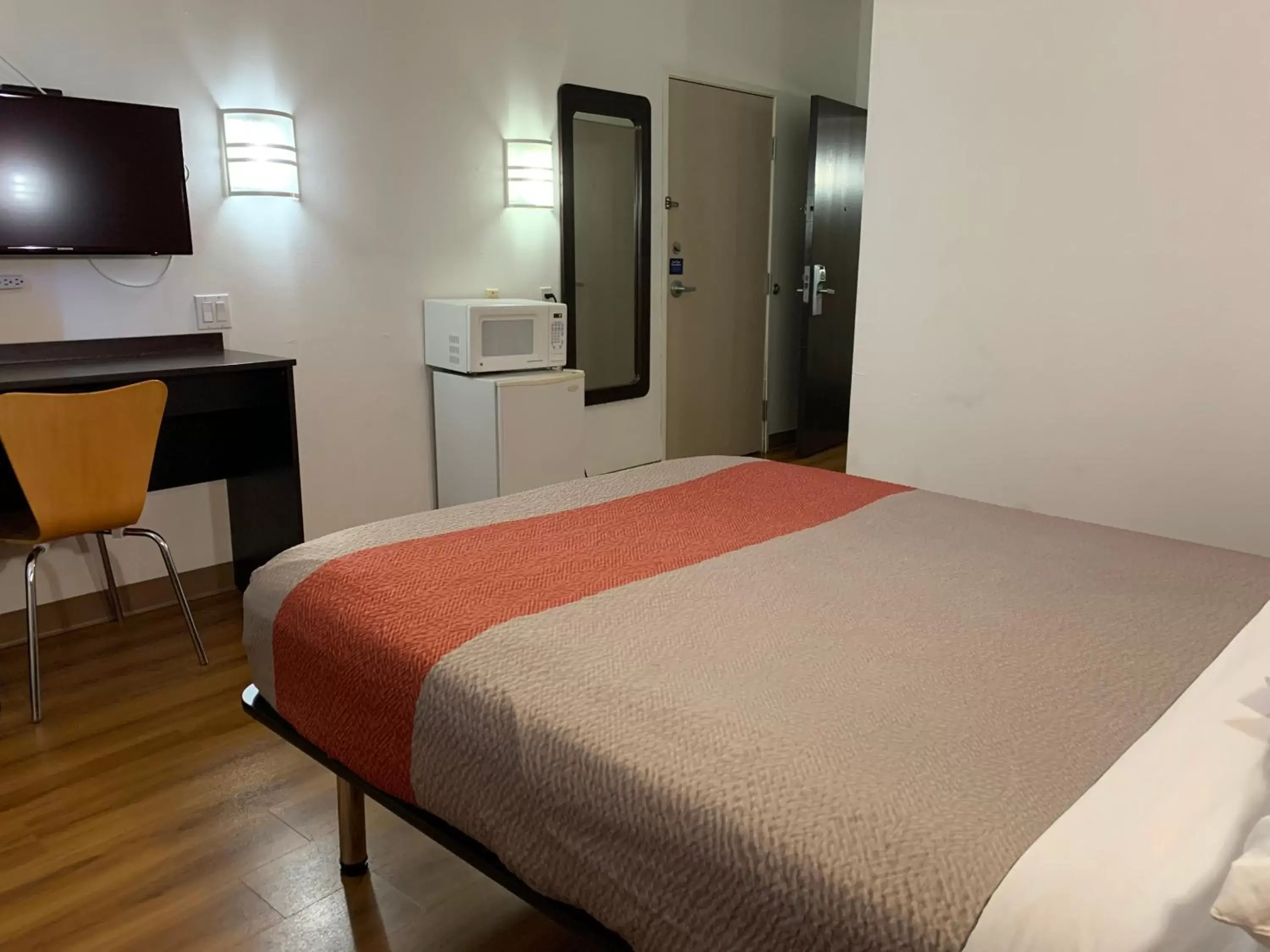 Queen Room - Disability Access - Roll in Shower in Motel 6-Terrell, TX Queen Room - Disability Access - Roll in Shower in Motel 6-Terrell, TX