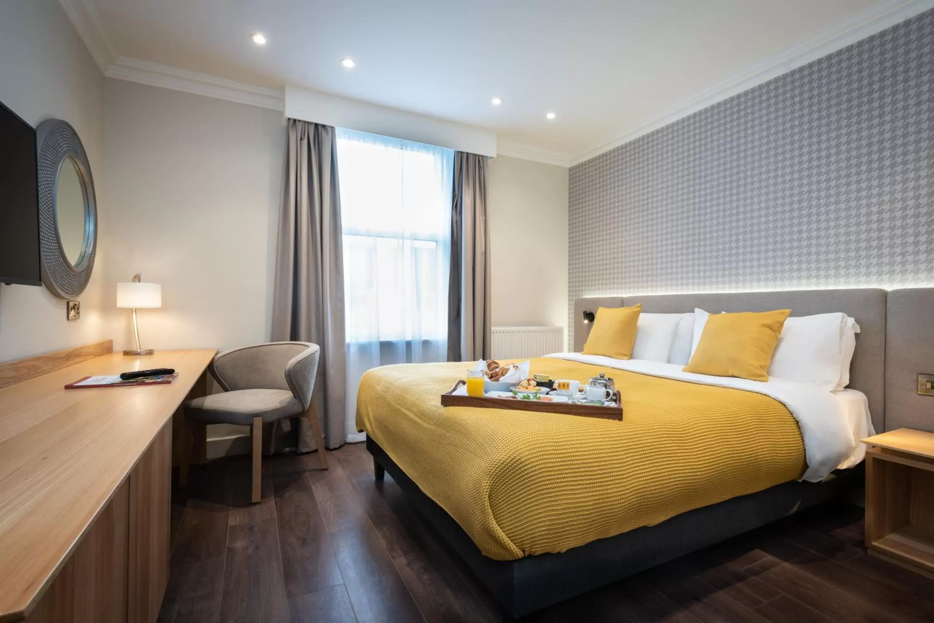 Classic Double Room in Brandon Hall Hotel & Spa Warwickshire Classic Double Room in Brandon Hall Hotel & Spa Warwickshire