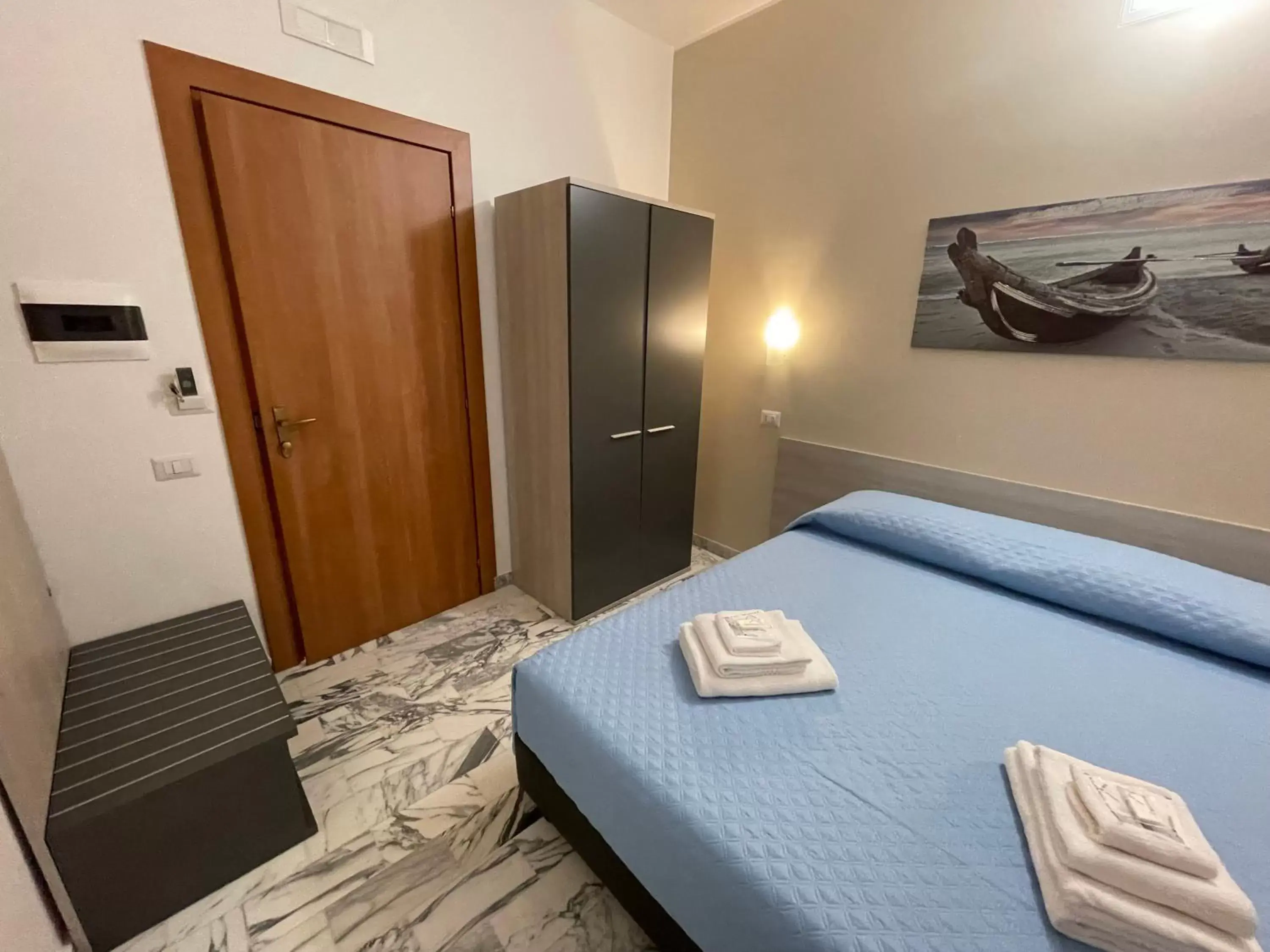 Budget Double Room in B&B CENTRALE Budget Double Room in B&B CENTRALE