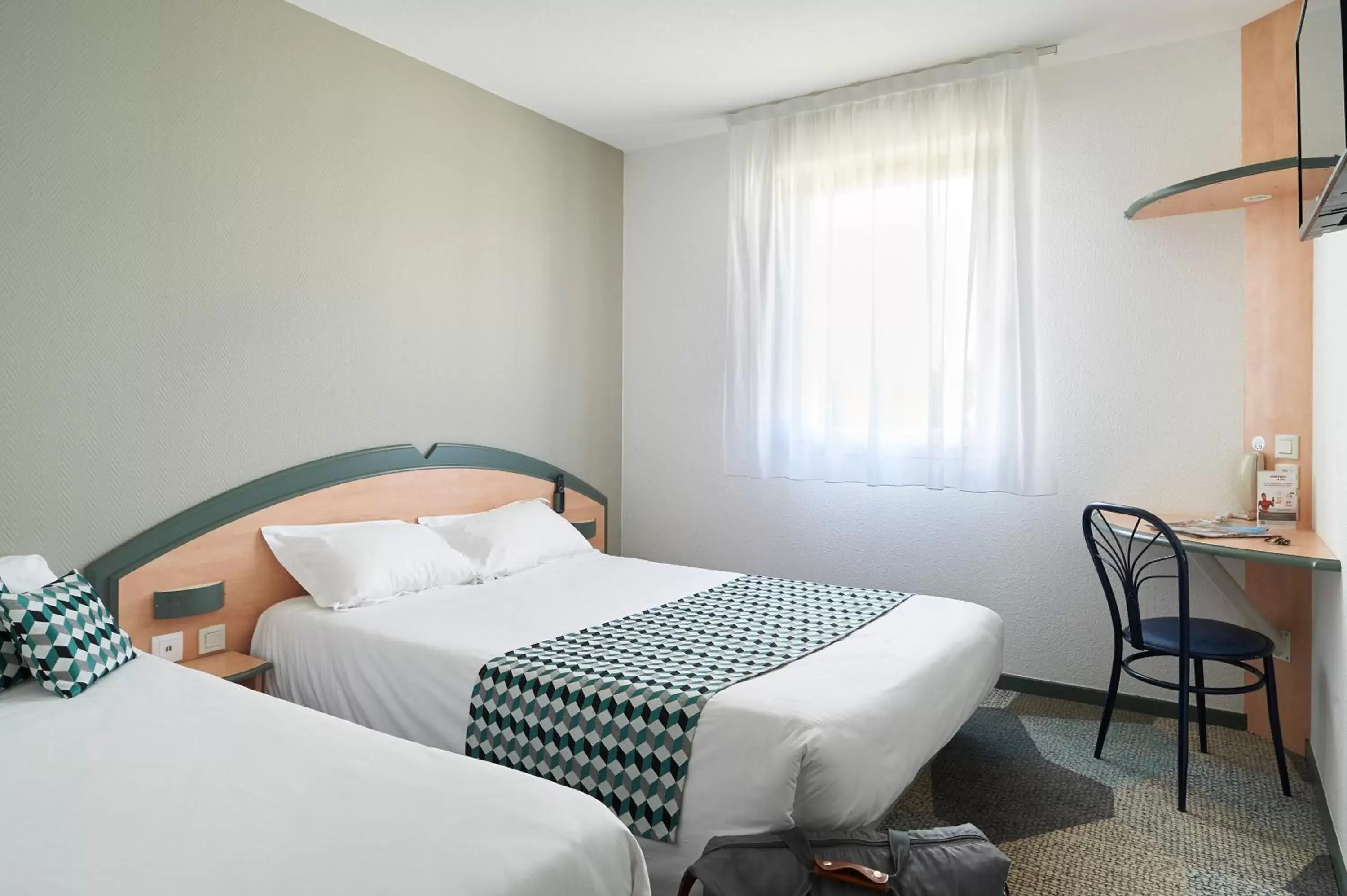 Triple Room in Atena Bordeaux Sud Est Créon - Vélo Friendly Triple Room in Atena Bordeaux Sud Est Créon - Vélo Friendly