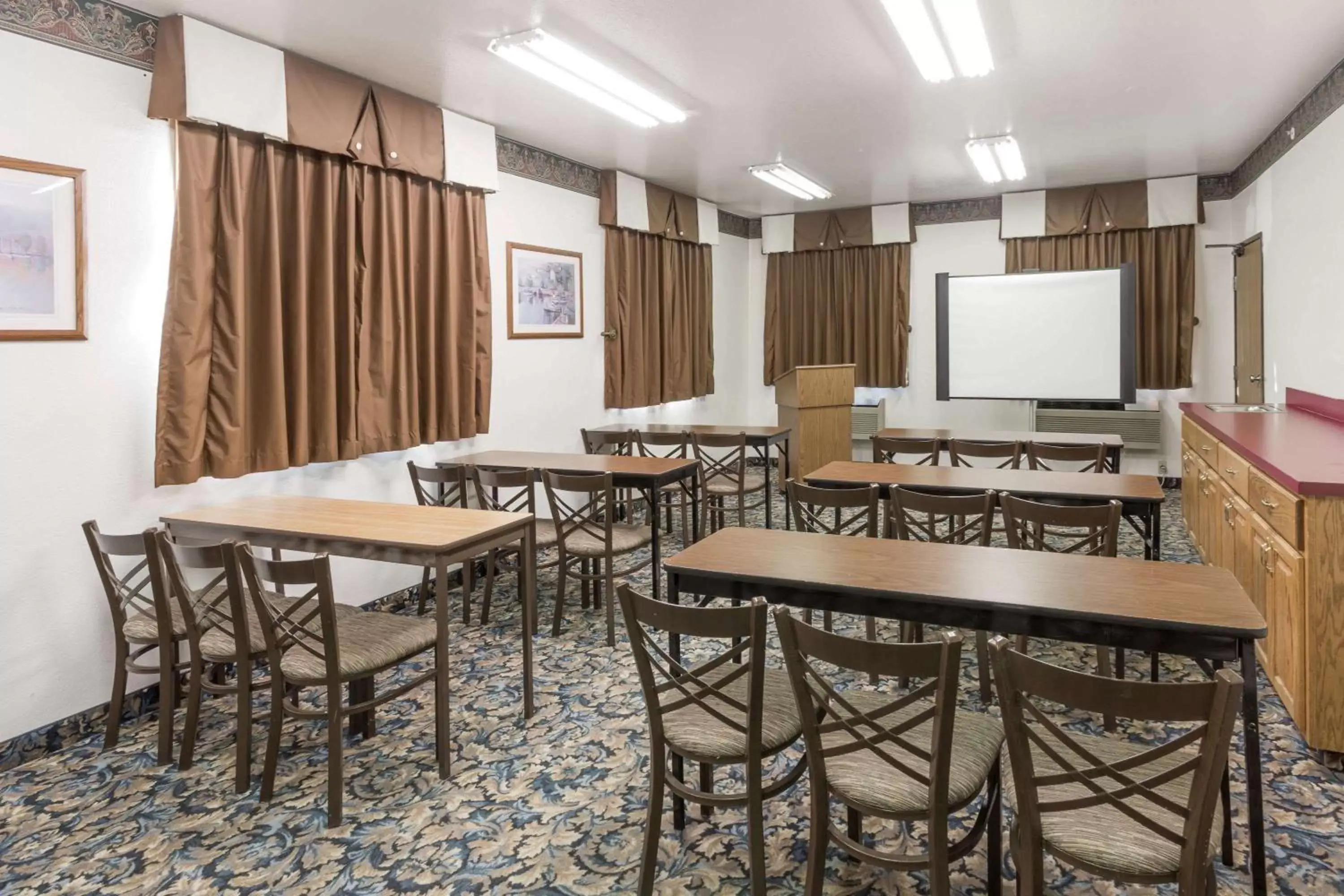 On site in Super 8 by Wyndham Prince Frederick On site in Super 8 by Wyndham Prince Frederick