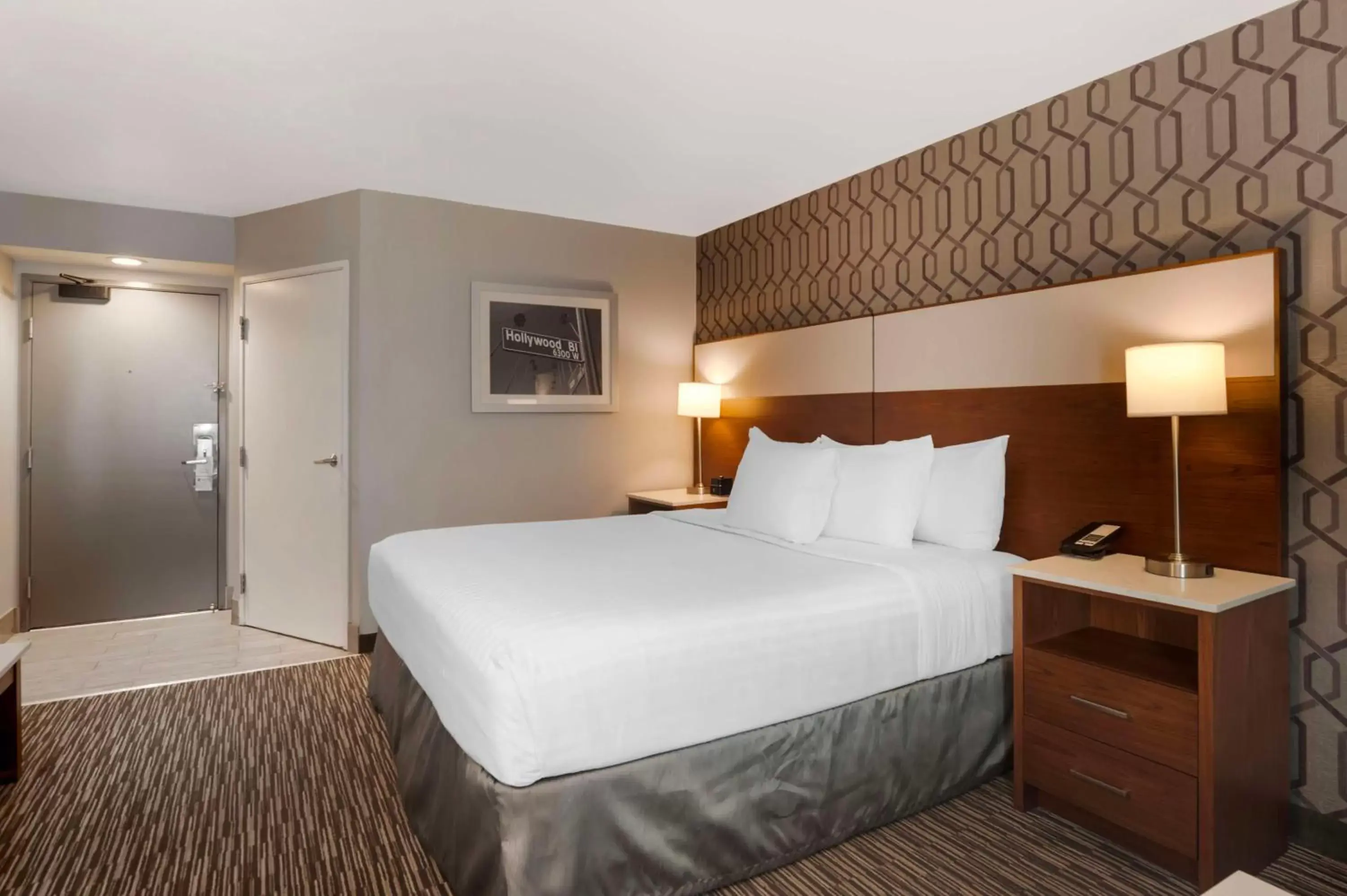 King Room with Walk-in Shower - Mobility Access/Non-Smoking in Best Western Plus Commerce Hotel King Room with Walk-in Shower - Mobility Access/Non-Smoking in Best Western Plus Commerce Hotel