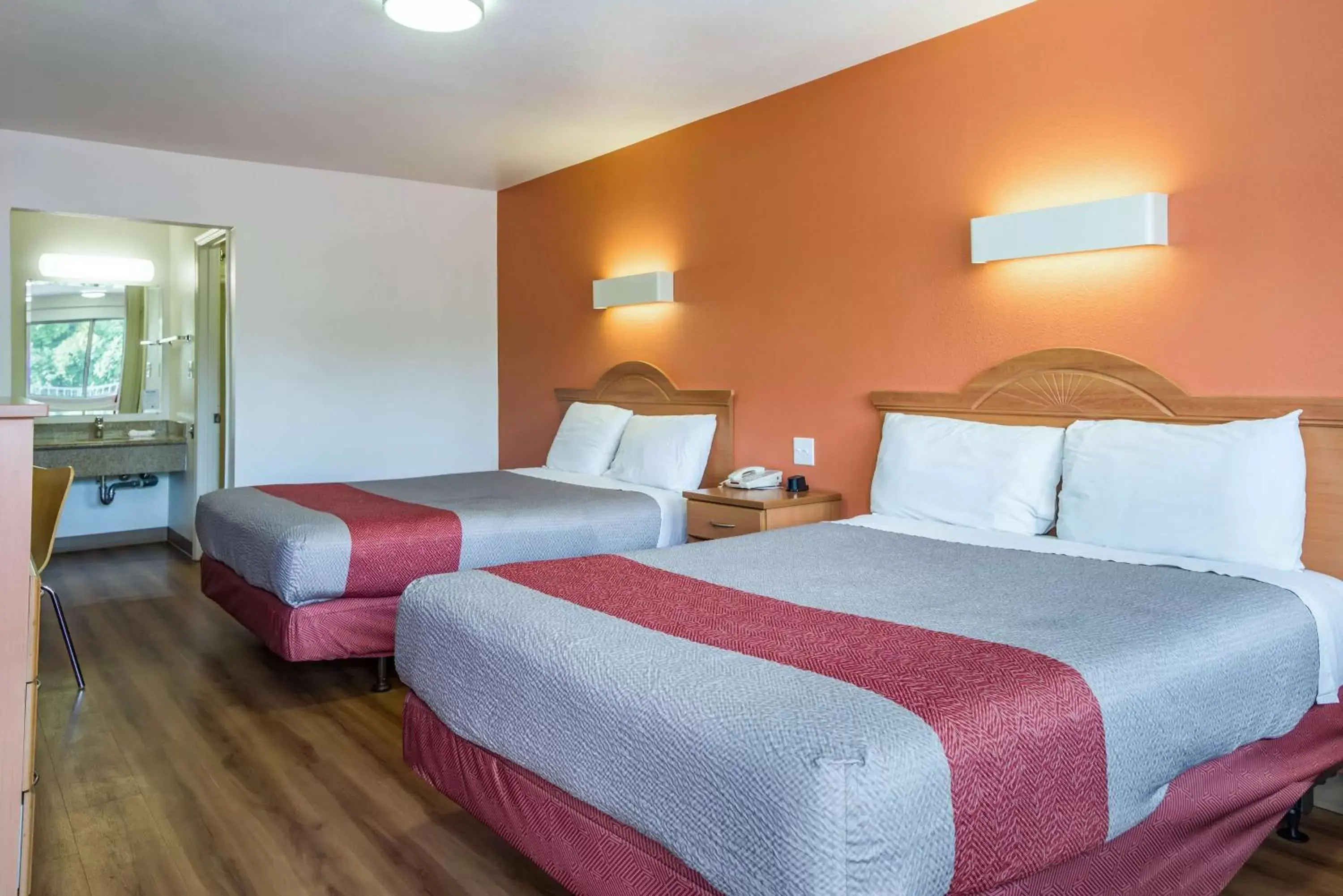 Queen Room with Two Queen Beds - Non-Smoking in Motel 6-Concord, CA Queen Room with Two Queen Beds - Non-Smoking in Motel 6-Concord, CA