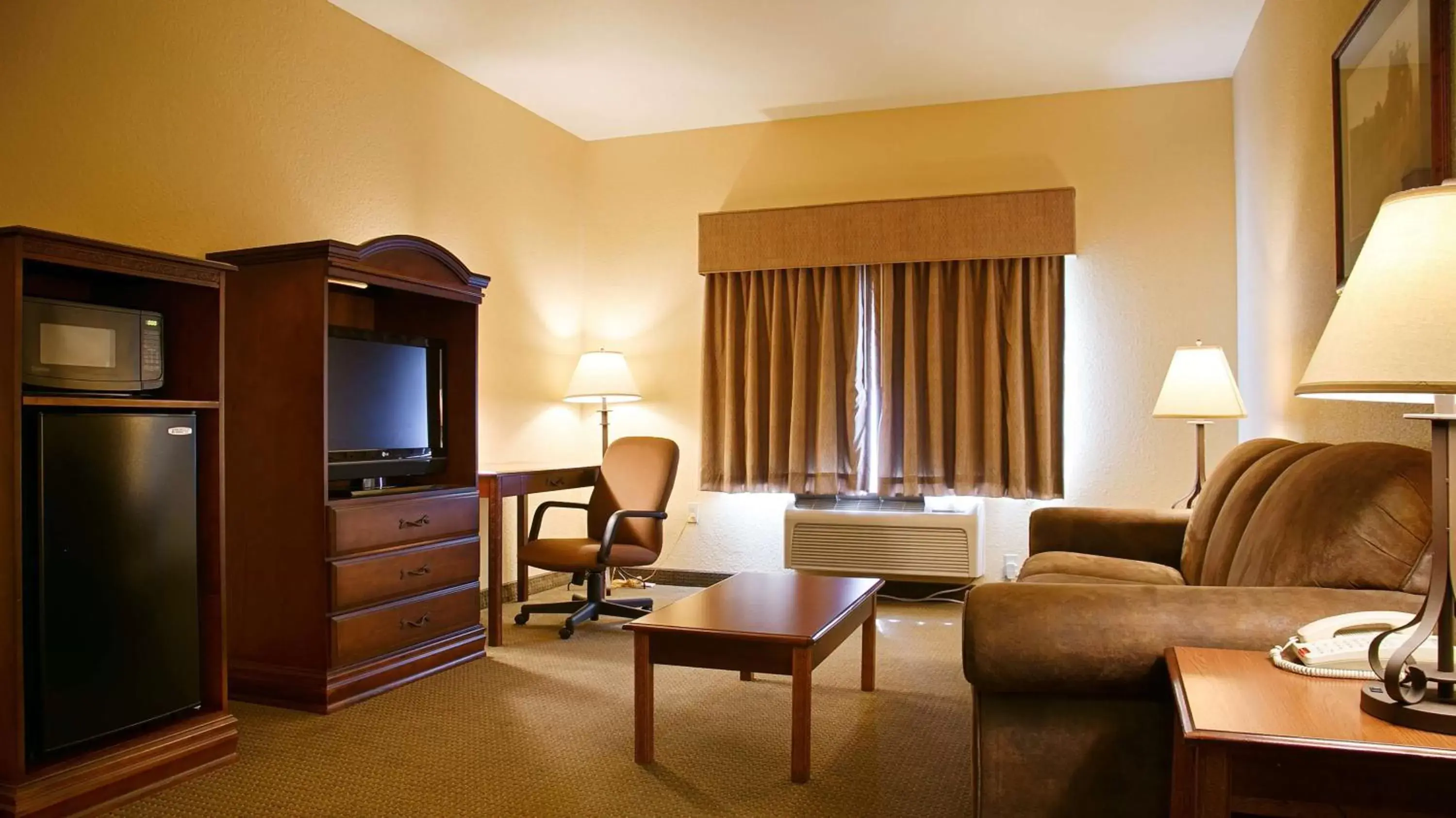 King Suite with Spa Bath - Disability Access in SureStay Plus Hotel by Best Western Coffeyville King Suite with Spa Bath - Disability Access in SureStay Plus Hotel by Best Western Coffeyville