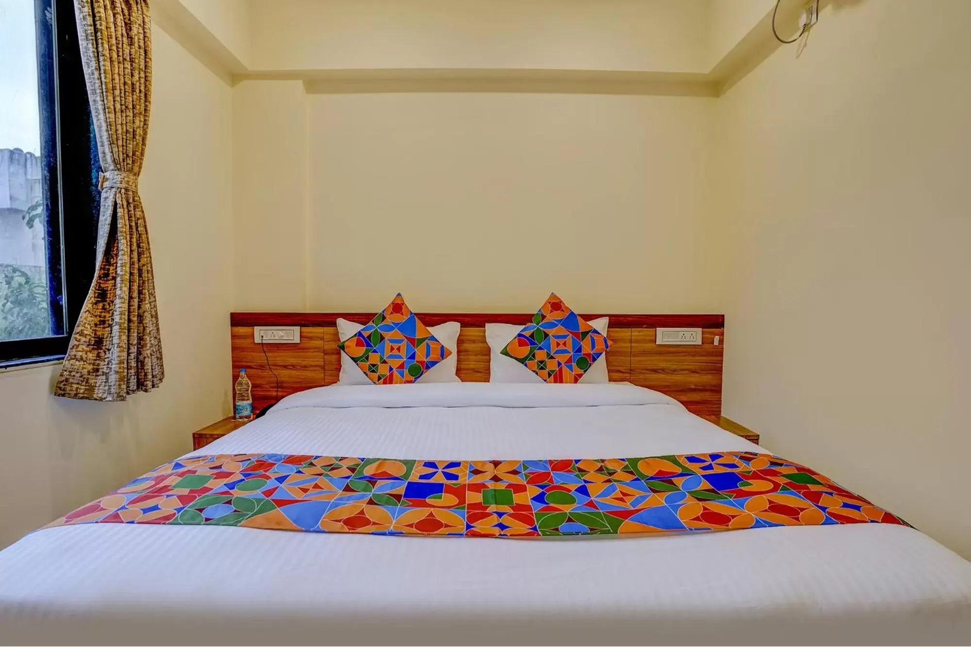 Deluxe Room - single occupancy in FabHotel Crystal Homes - nr Rajaram Bhiku stadium Deluxe Room - single occupancy in FabHotel Crystal Homes - nr Rajaram Bhiku stadium