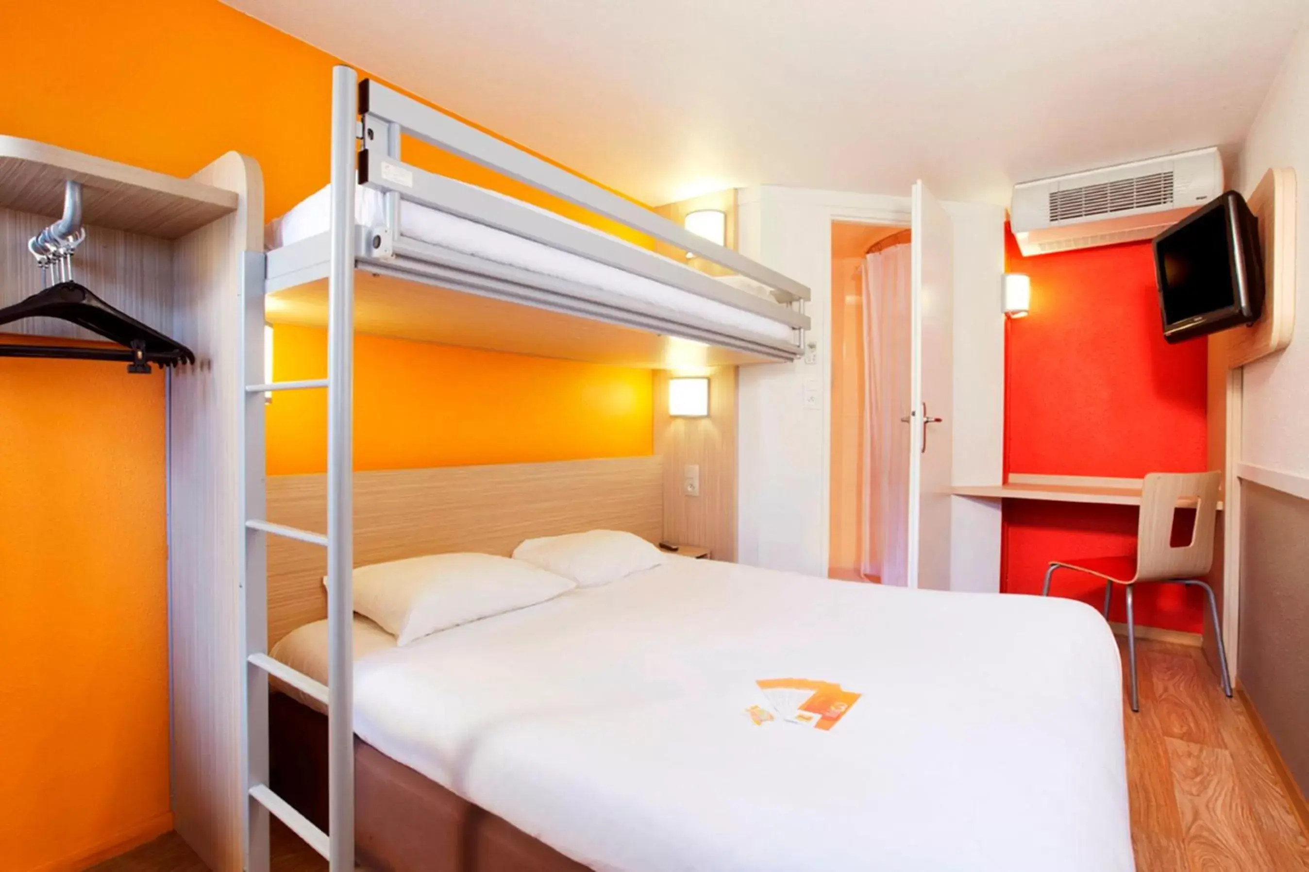 Triple Room (1 Double Bed + 1 Single Bed) in Premiere Classe Caen Est - Mondeville Triple Room (1 Double Bed + 1 Single Bed) in Premiere Classe Caen Est - Mondeville