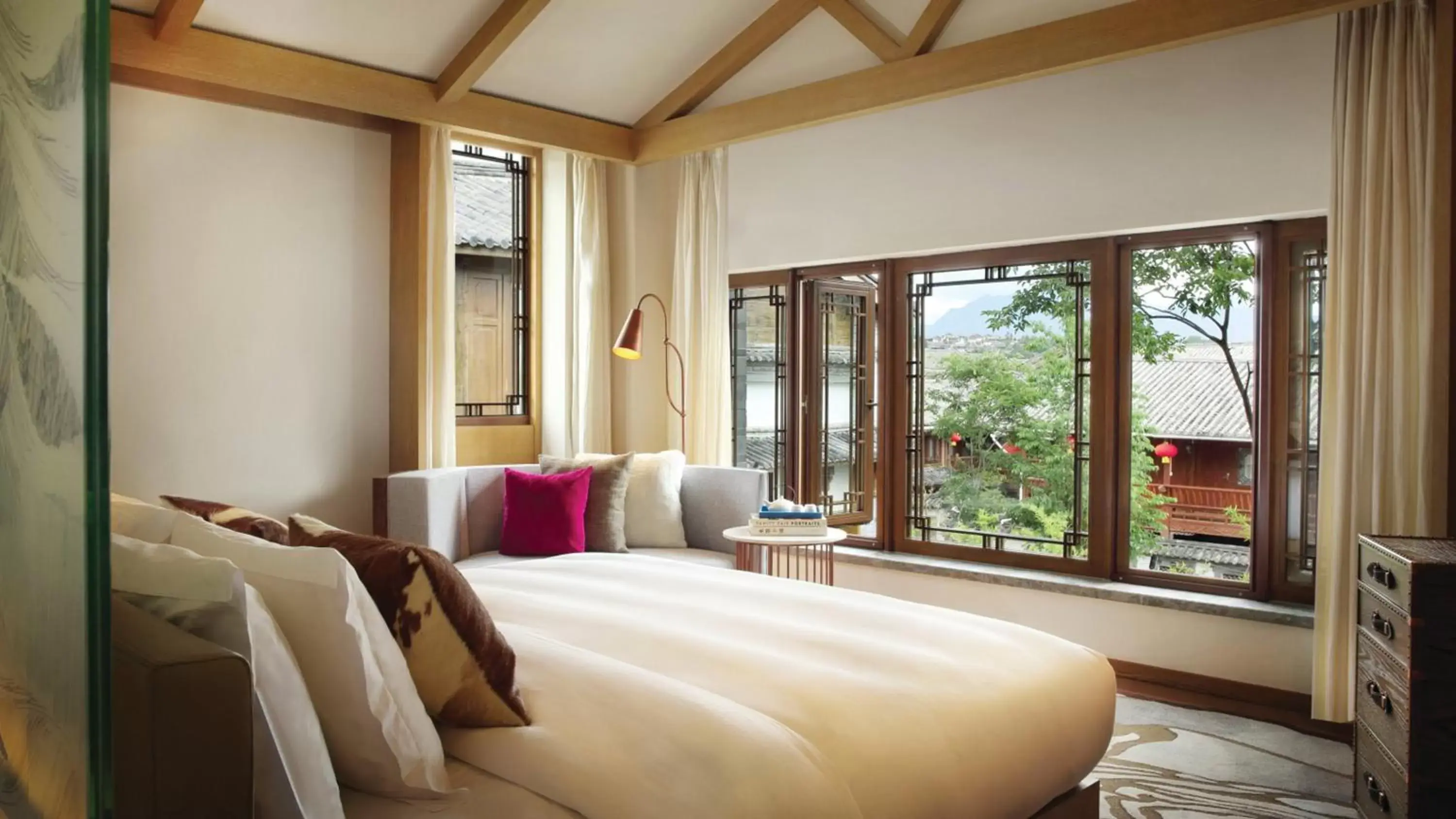 Premium King Room in Hotel Indigo Lijiang Ancient Town by IHG Premium King Room in Hotel Indigo Lijiang Ancient Town by IHG