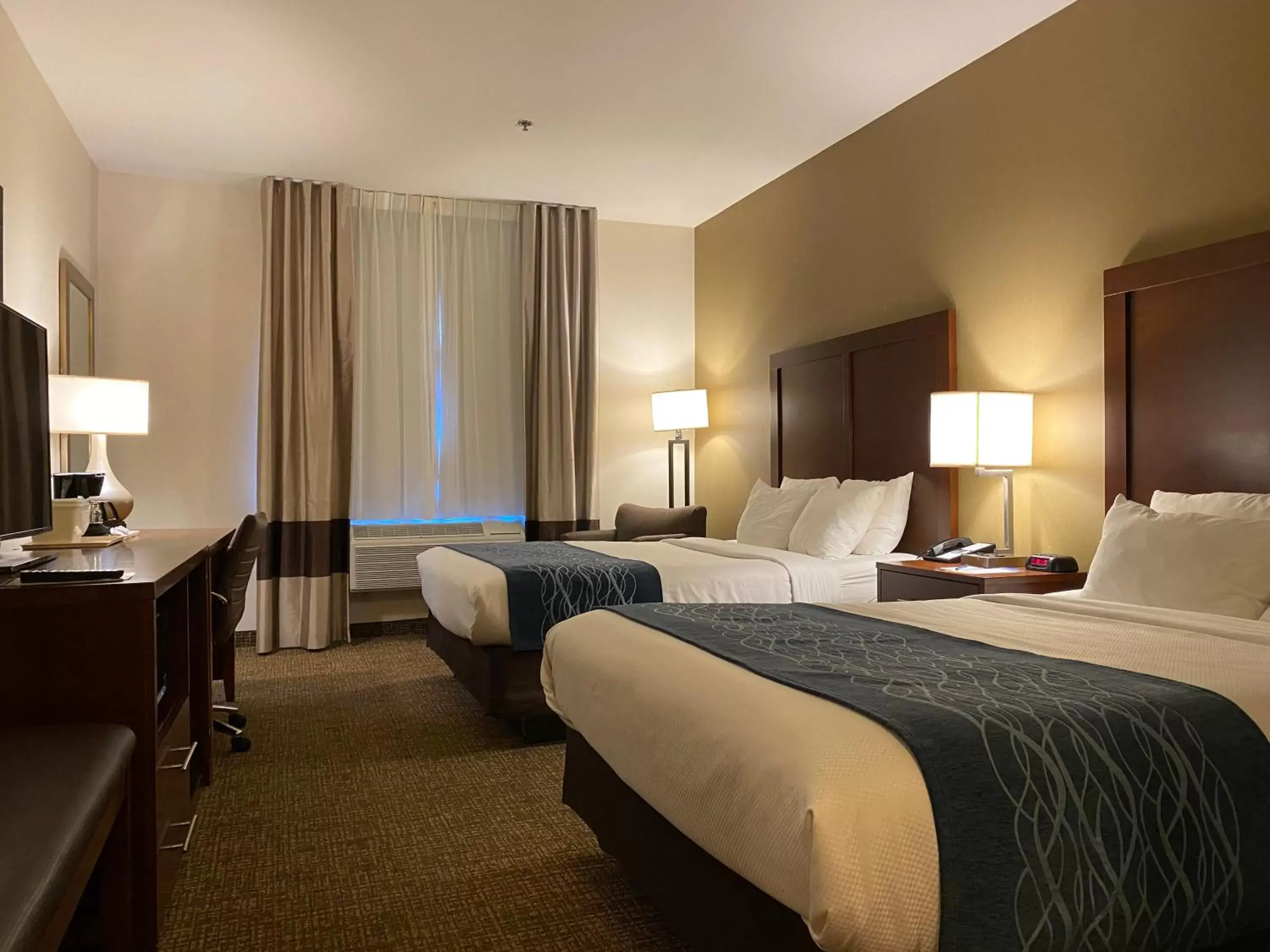 Standard Queen Room with Two Queen Beds - Non-Smoking in Comfort Inn Marina on the Monterey Bay Standard Queen Room with Two Queen Beds - Non-Smoking in Comfort Inn Marina on the Monterey Bay