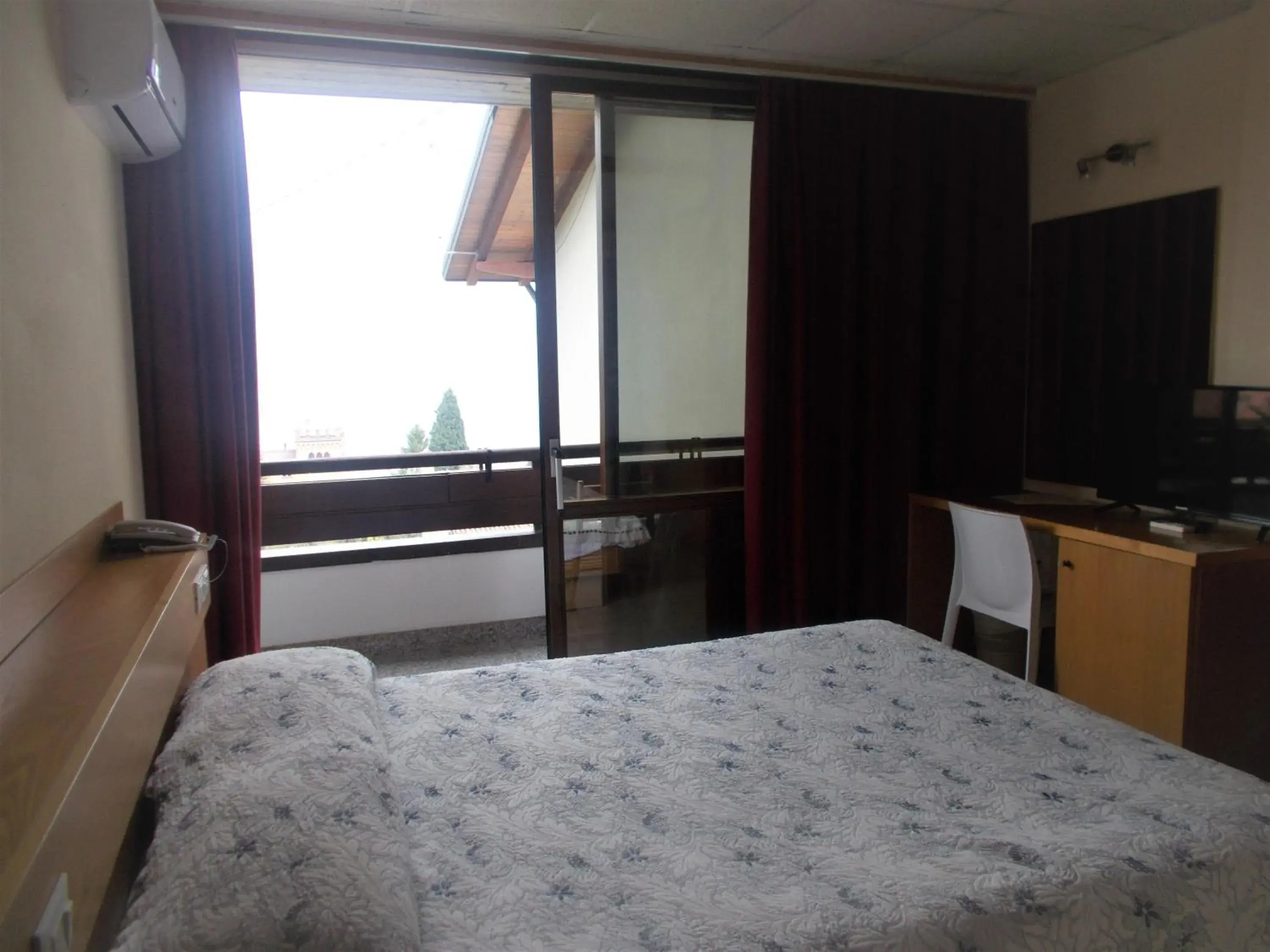 Double or Twin Room with Lake View in Hotel Laura Christina Double or Twin Room with Lake View in Hotel Laura Christina