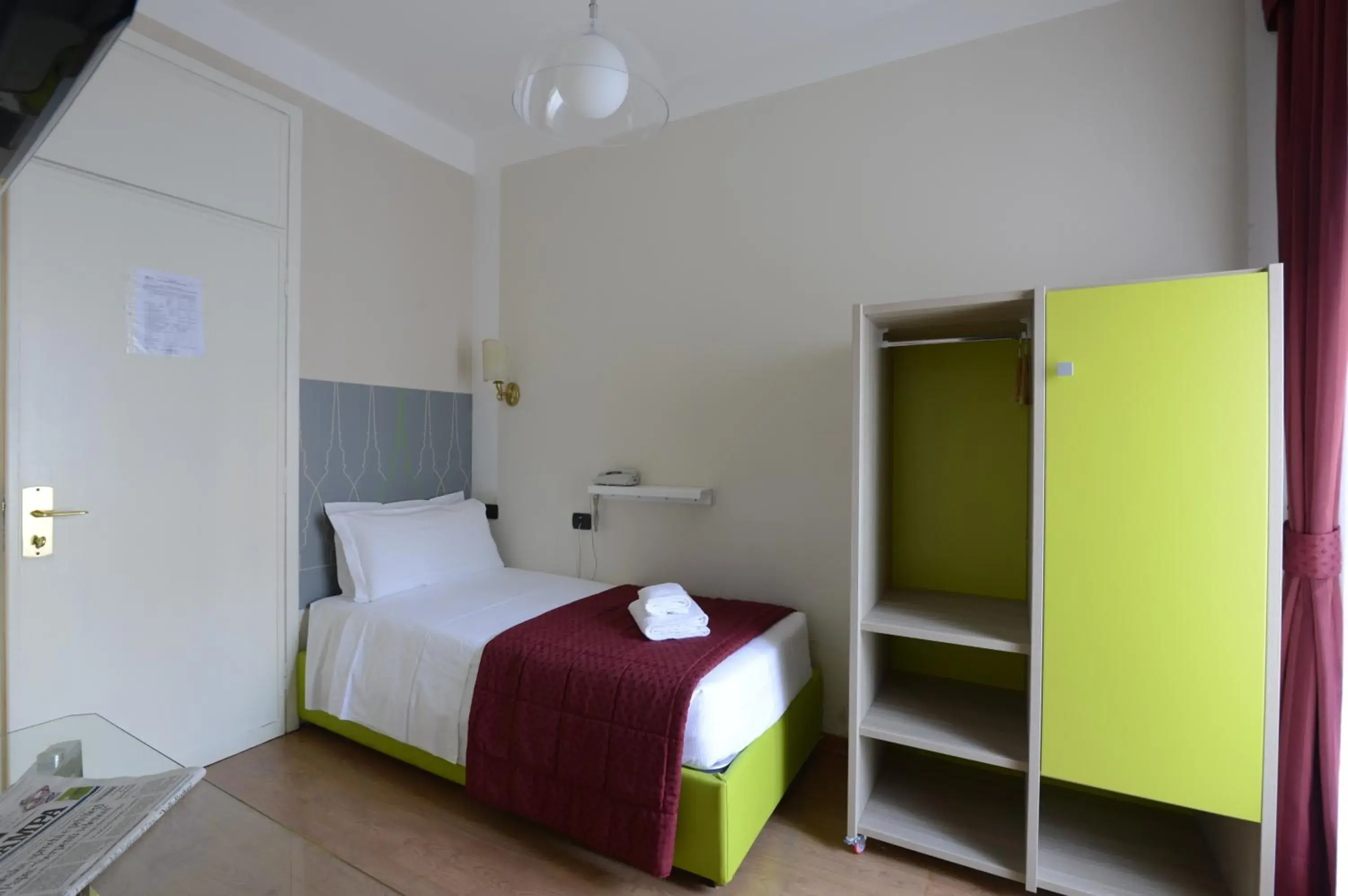 Single Room in Hotel Tourist Single Room in Hotel Tourist