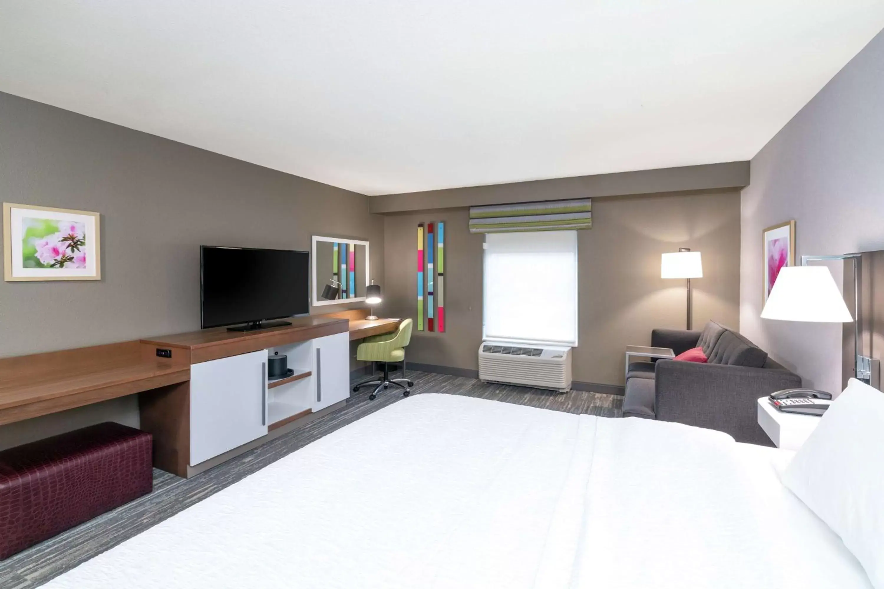 King Room with Sofa Bed- Non-Smoking in Hampton Inn Weston, WV King Room with Sofa Bed- Non-Smoking in Hampton Inn Weston, WV