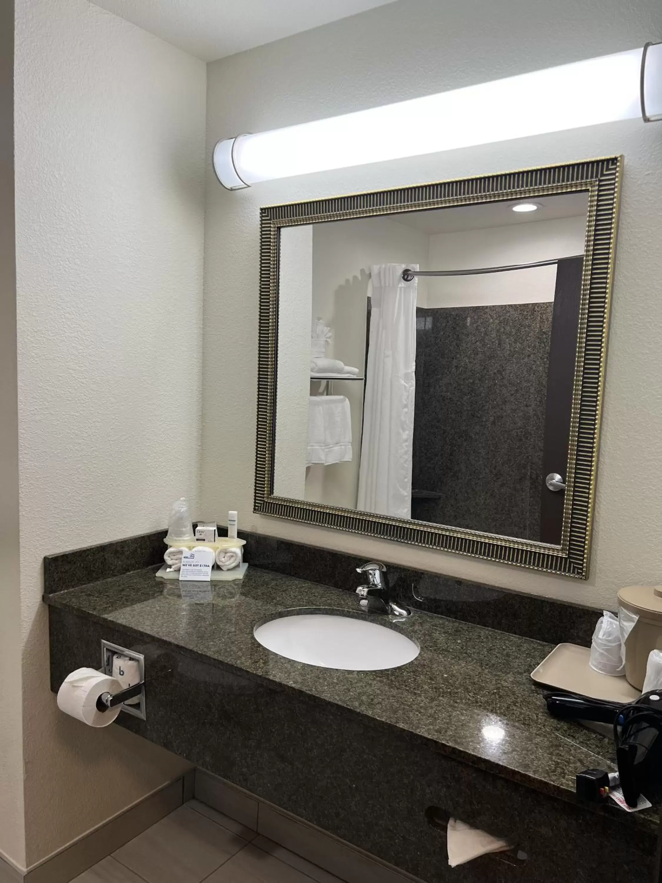 Standard Queen Room with Two Queen Beds and Mobility Accessible Tub in Holiday Inn Express & Suites - Omaha I - 80 by IHG Standard Queen Room with Two Queen Beds and Mobility Accessible Tub in Holiday Inn Express & Suites - Omaha I - 80 by IHG