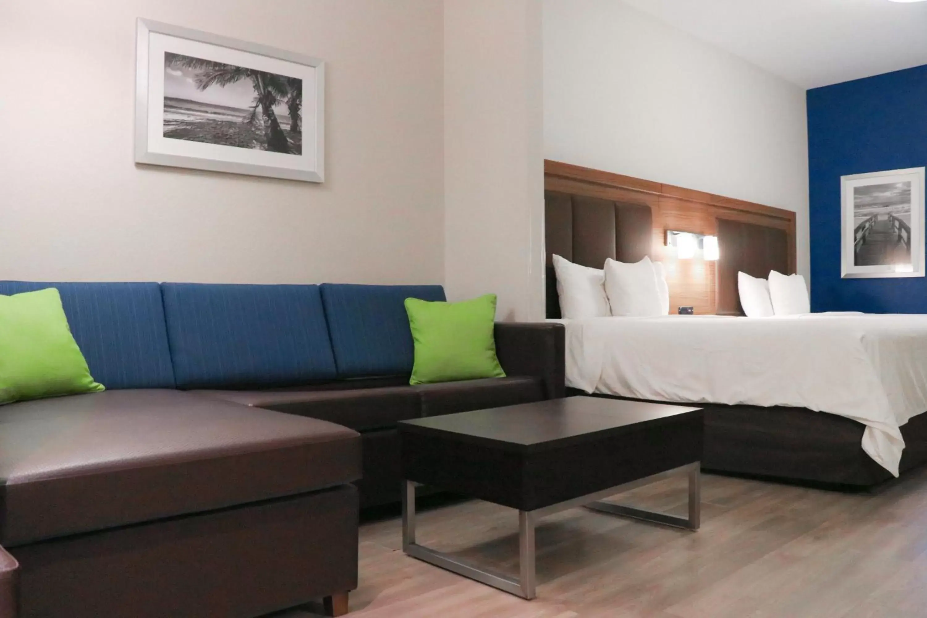 Days Inn & Suites by Wyndham Fort Myers Near JetBlue Park Days Inn & Suites by Wyndham Fort Myers Near JetBlue Park