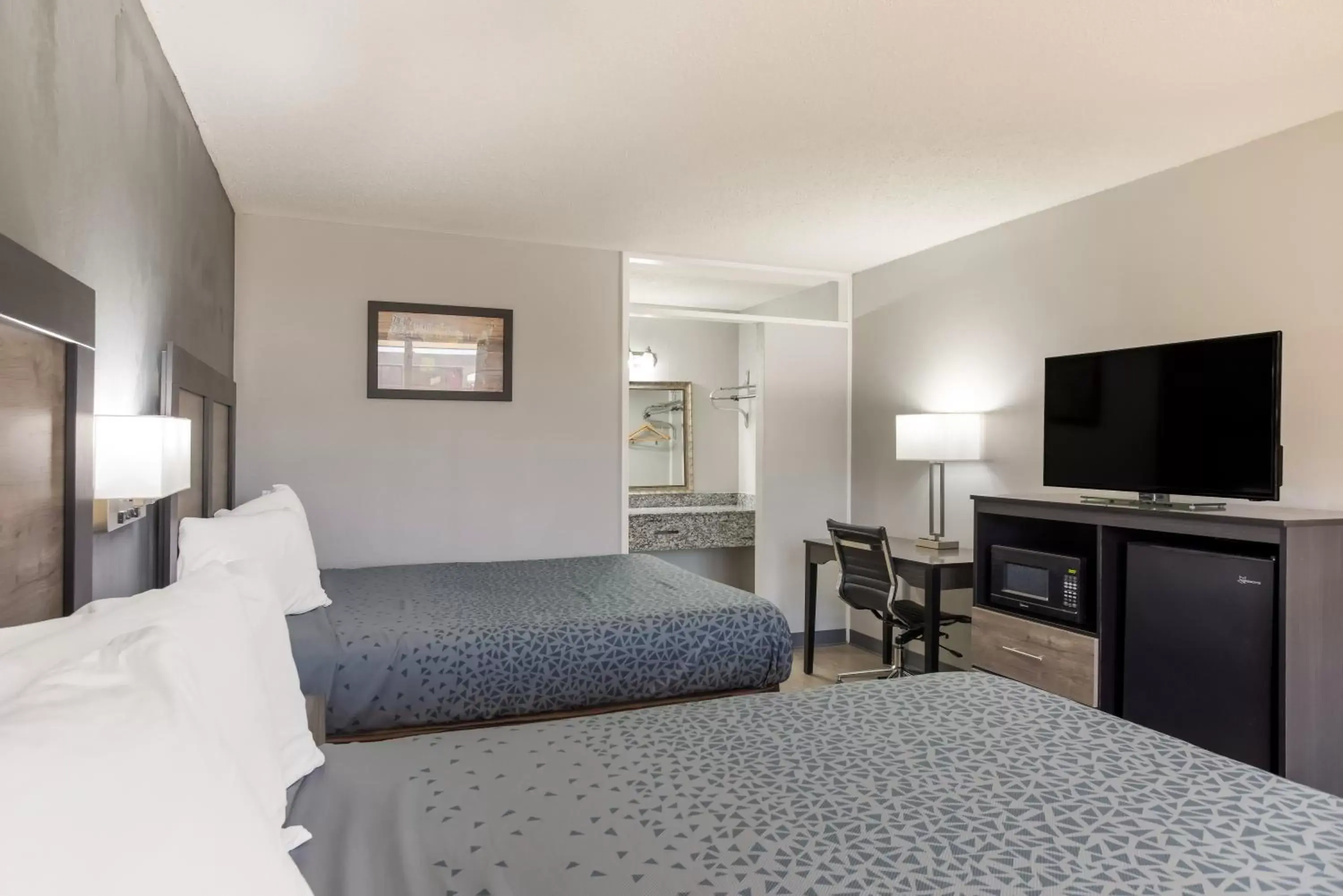 Double Room with Two Double Beds - Non-Smoking in Econo Lodge Cave City Double Room with Two Double Beds - Non-Smoking in Econo Lodge Cave City