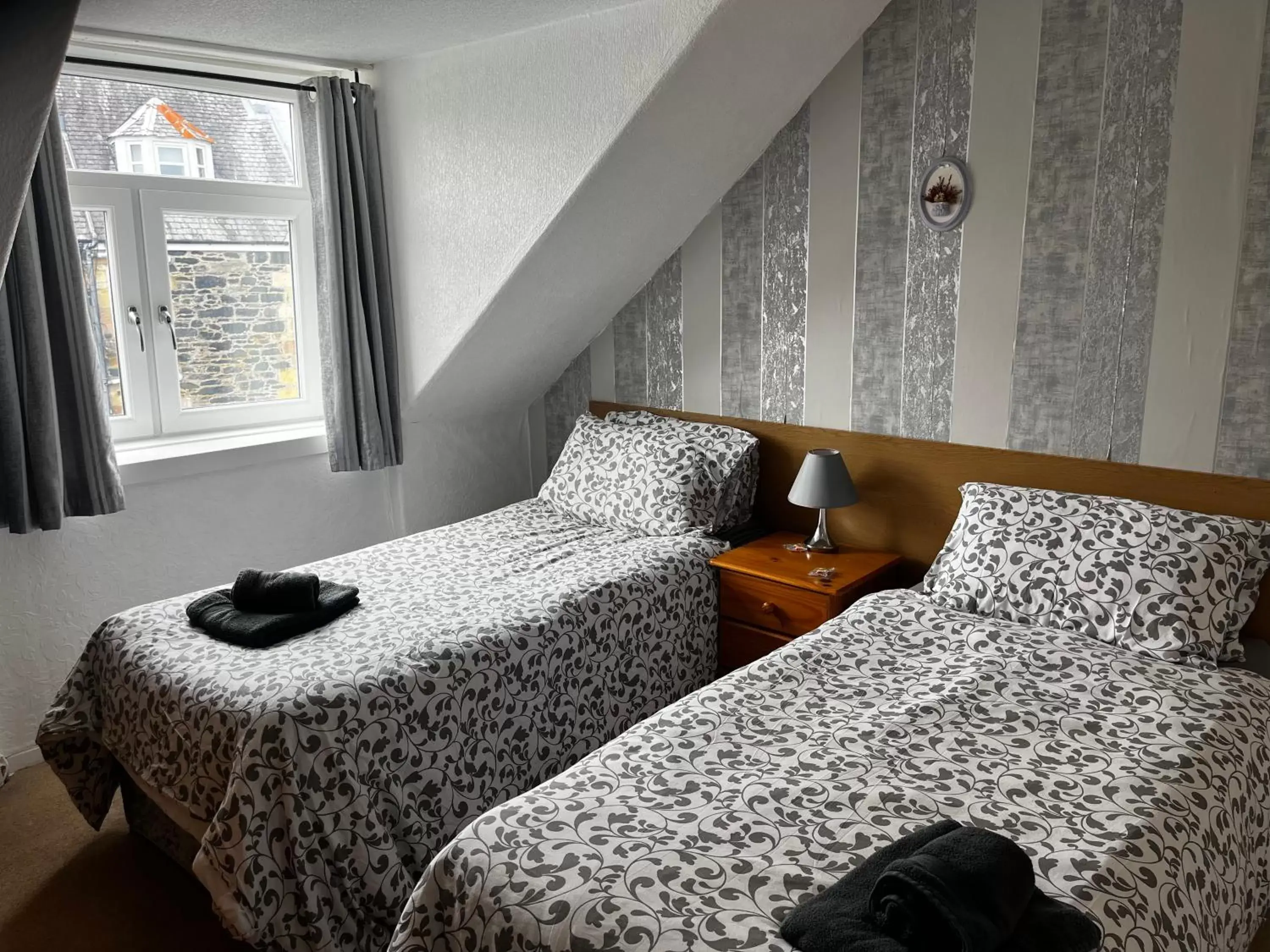 Twin Room with Shared Bathroom in Dunarle Guesthouse Twin Room with Shared Bathroom in Dunarle Guesthouse