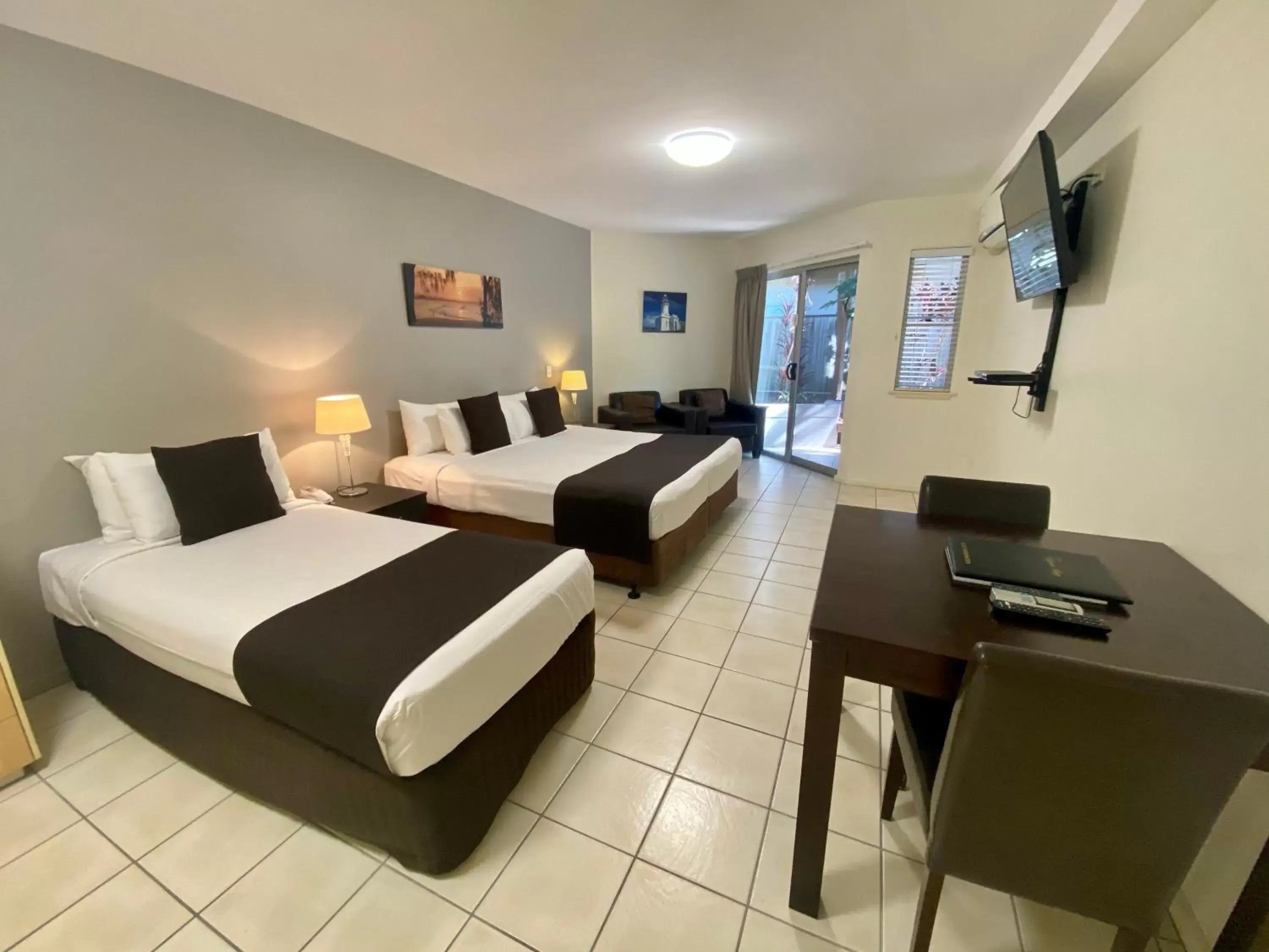 King Twin Studio in The Byron Beachcomber King Twin Studio in The Byron Beachcomber