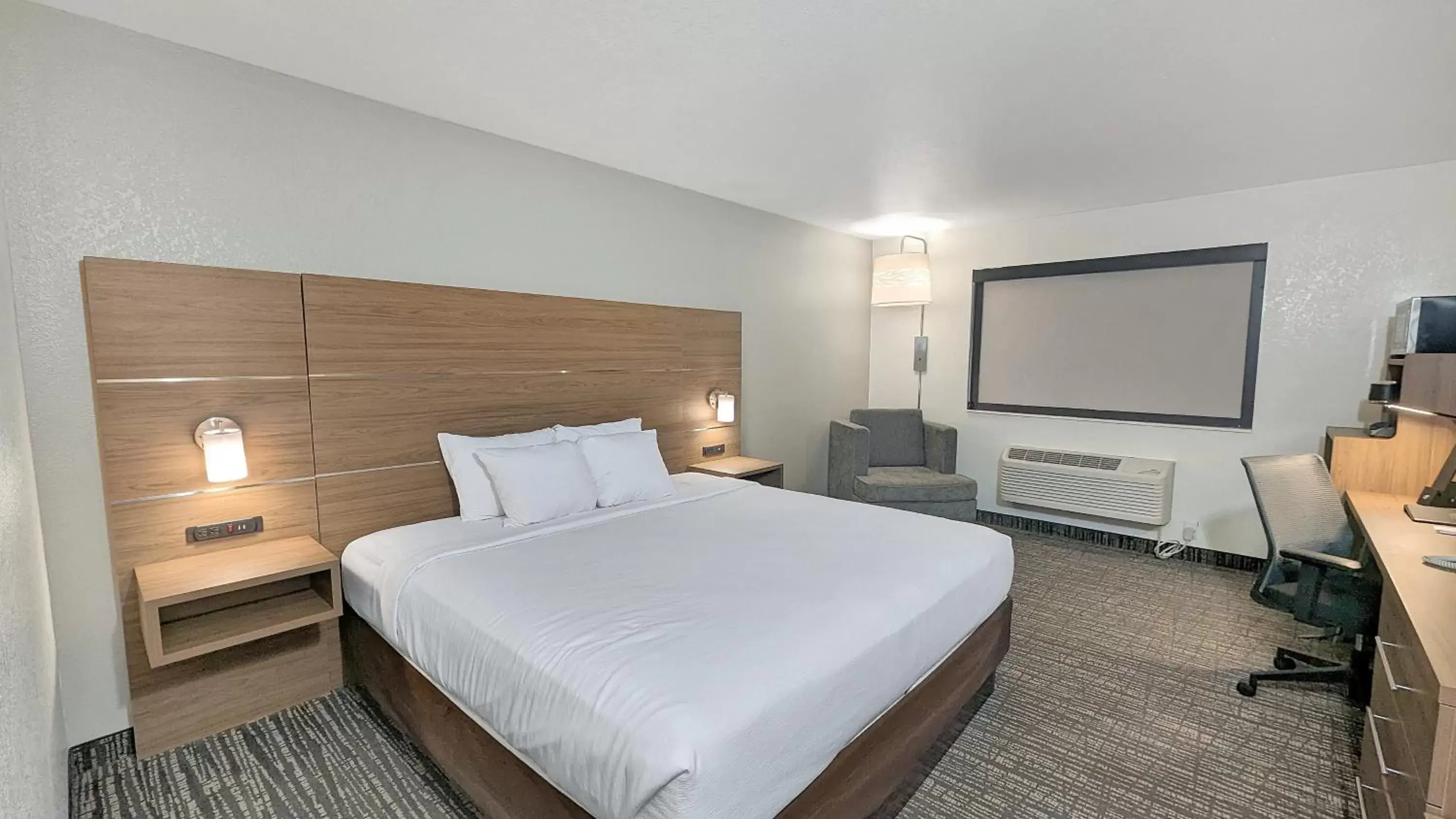 King Room - single occupancy - Disability Access in Estherville Hotel & Suites King Room - single occupancy - Disability Access in Estherville Hotel & Suites