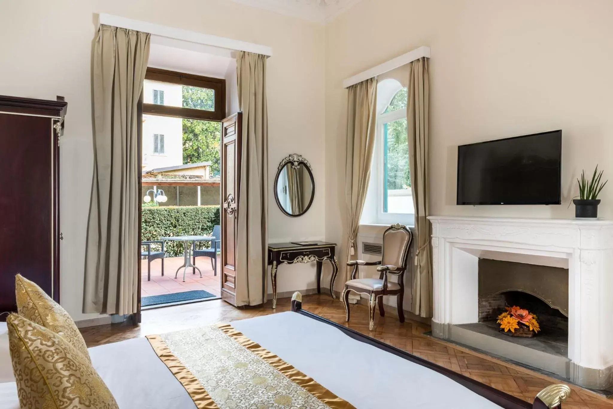 Deluxe Double Room with Terrace in Villa Royal Deluxe Double Room with Terrace in Villa Royal