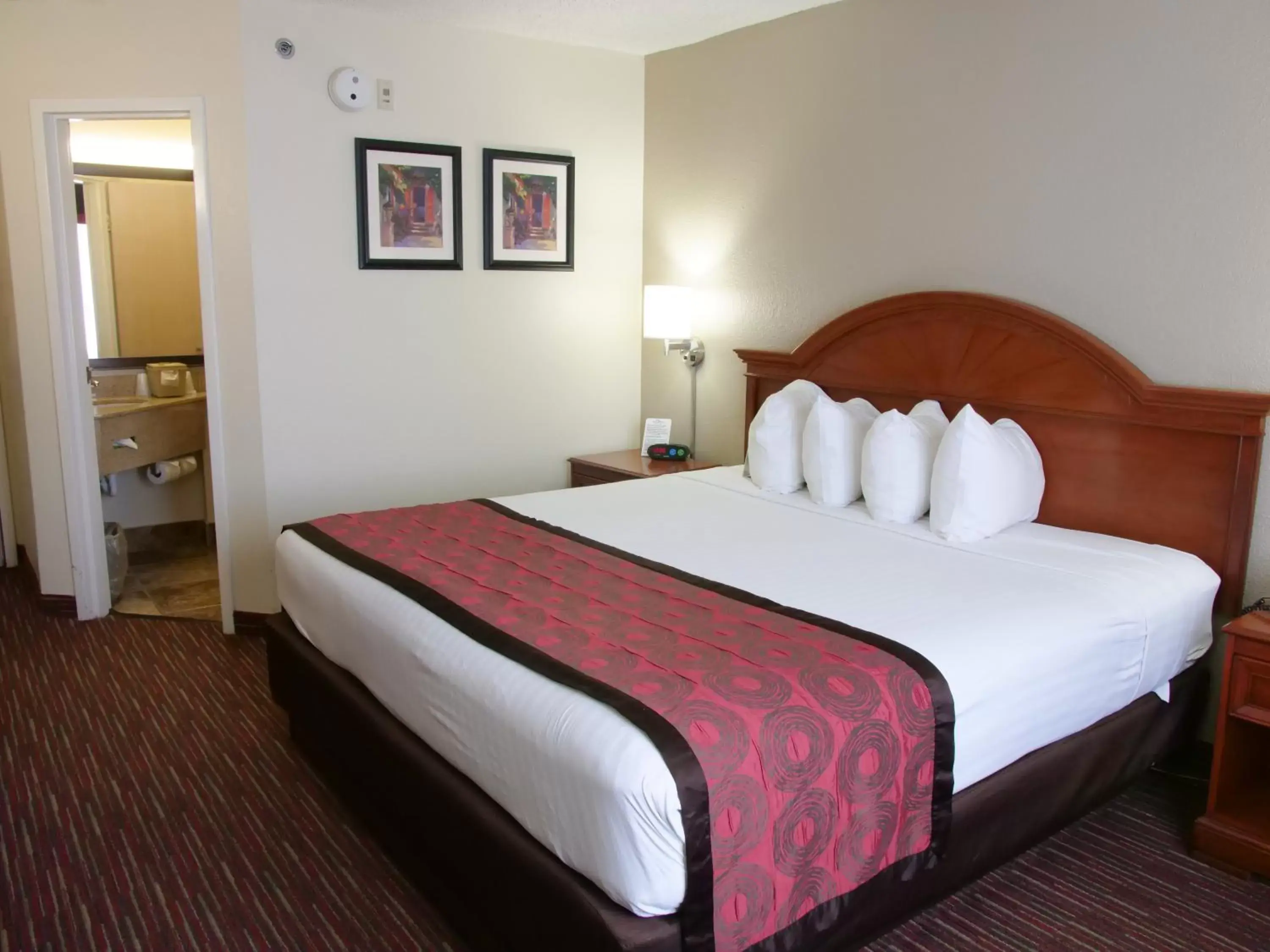 King Room - Non-Smoking in Baymont by Wyndham Louisville East King Room - Non-Smoking in Baymont by Wyndham Louisville East