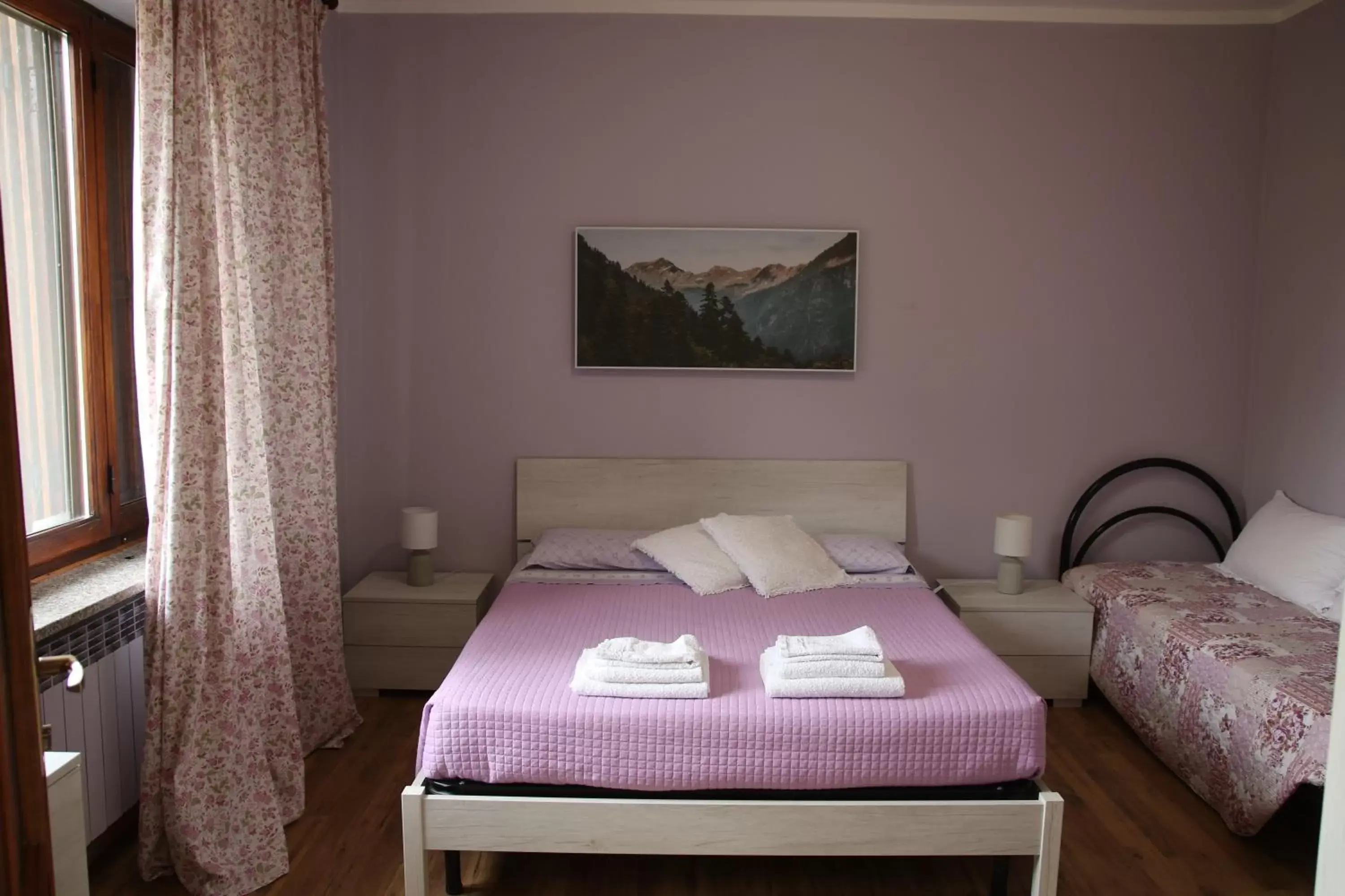 Double Room with Shared Bathroom - single occupancy in Bed And Breakfast Del Lago Double Room with Shared Bathroom - single occupancy in Bed And Breakfast Del Lago