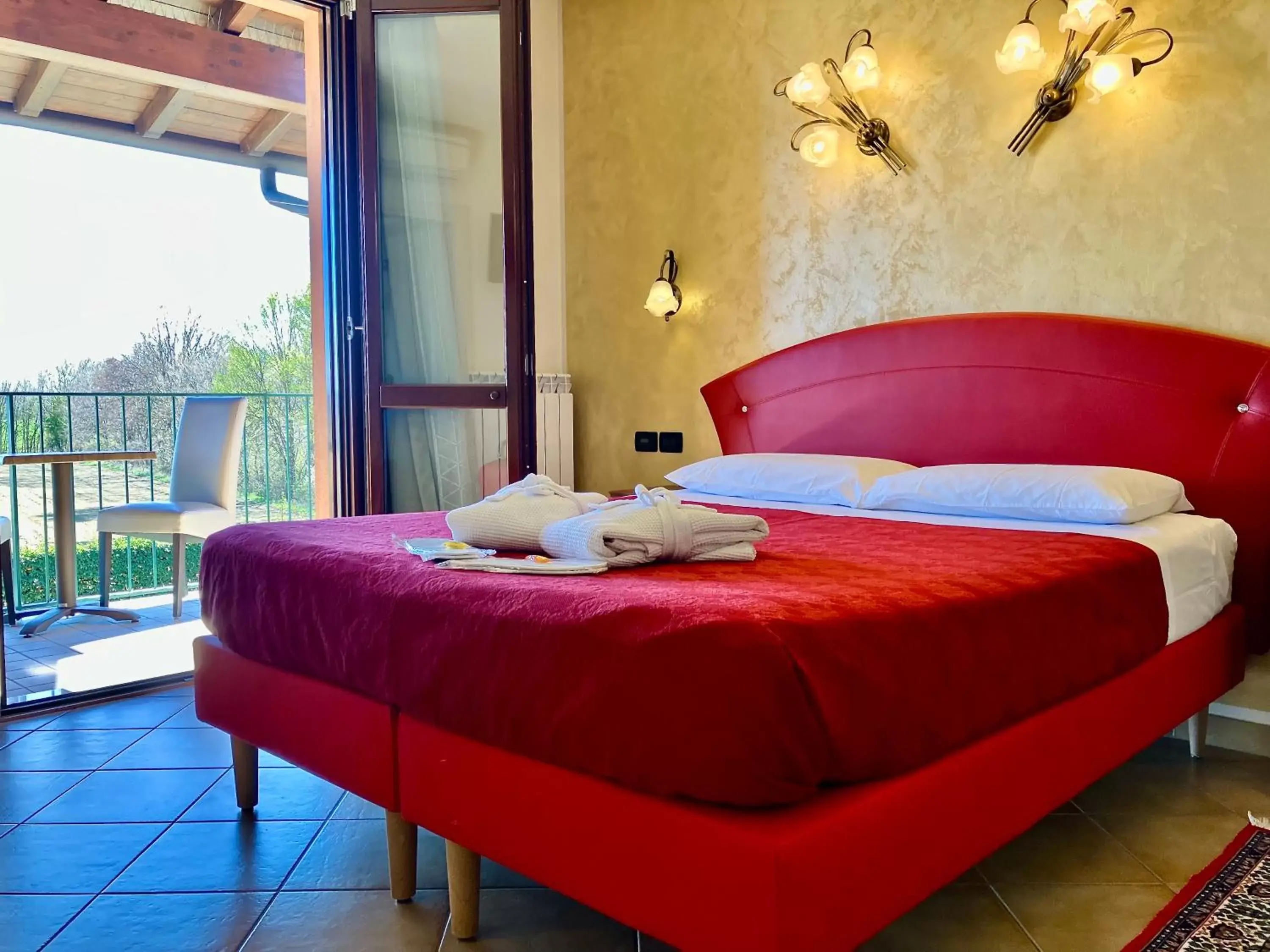 Superior Double or Twin Room with Terrace in B&B Desenzano Paradise Superior Double or Twin Room with Terrace in B&B Desenzano Paradise