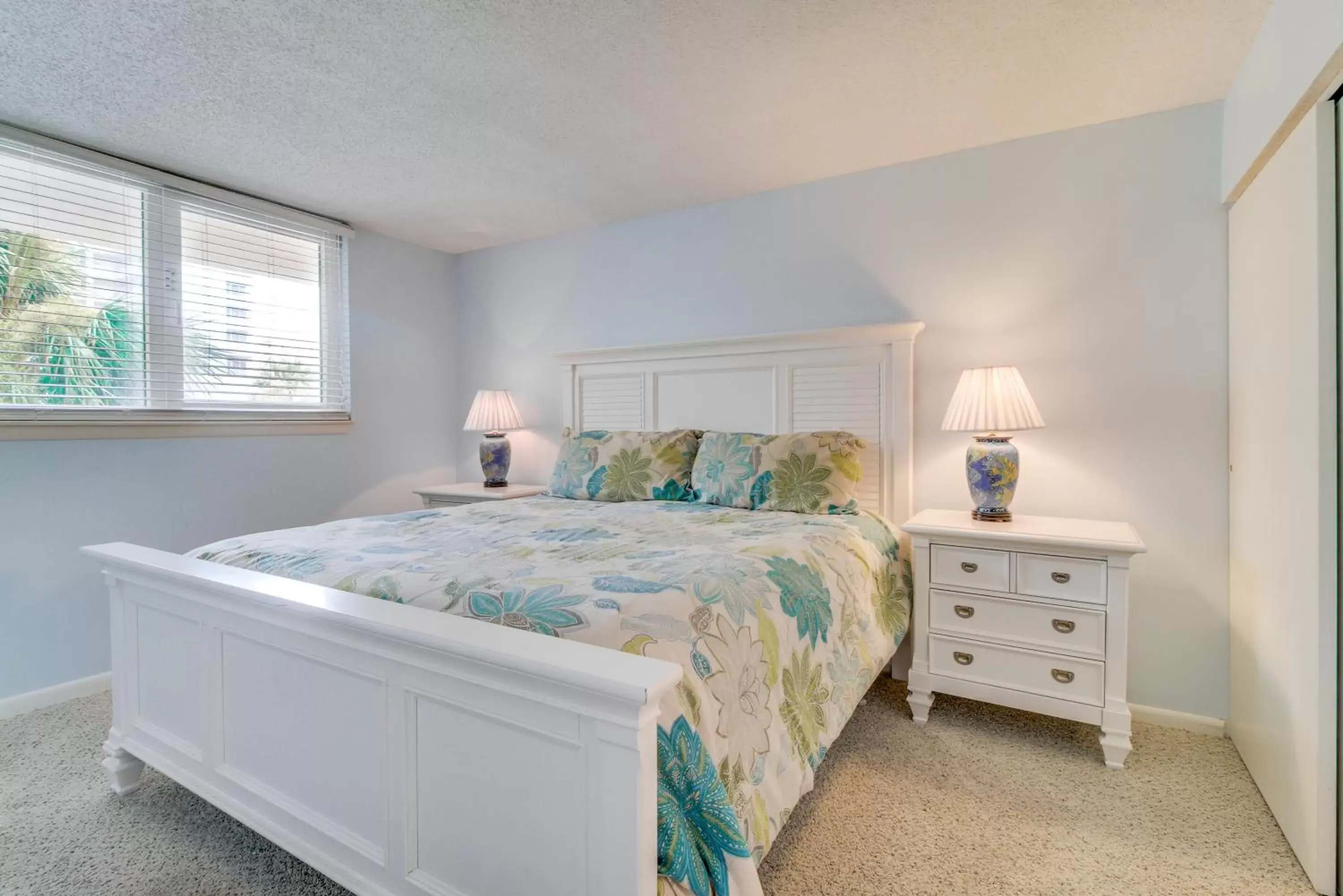 Bed in Dunes on the Bay Bed in Dunes on the Bay