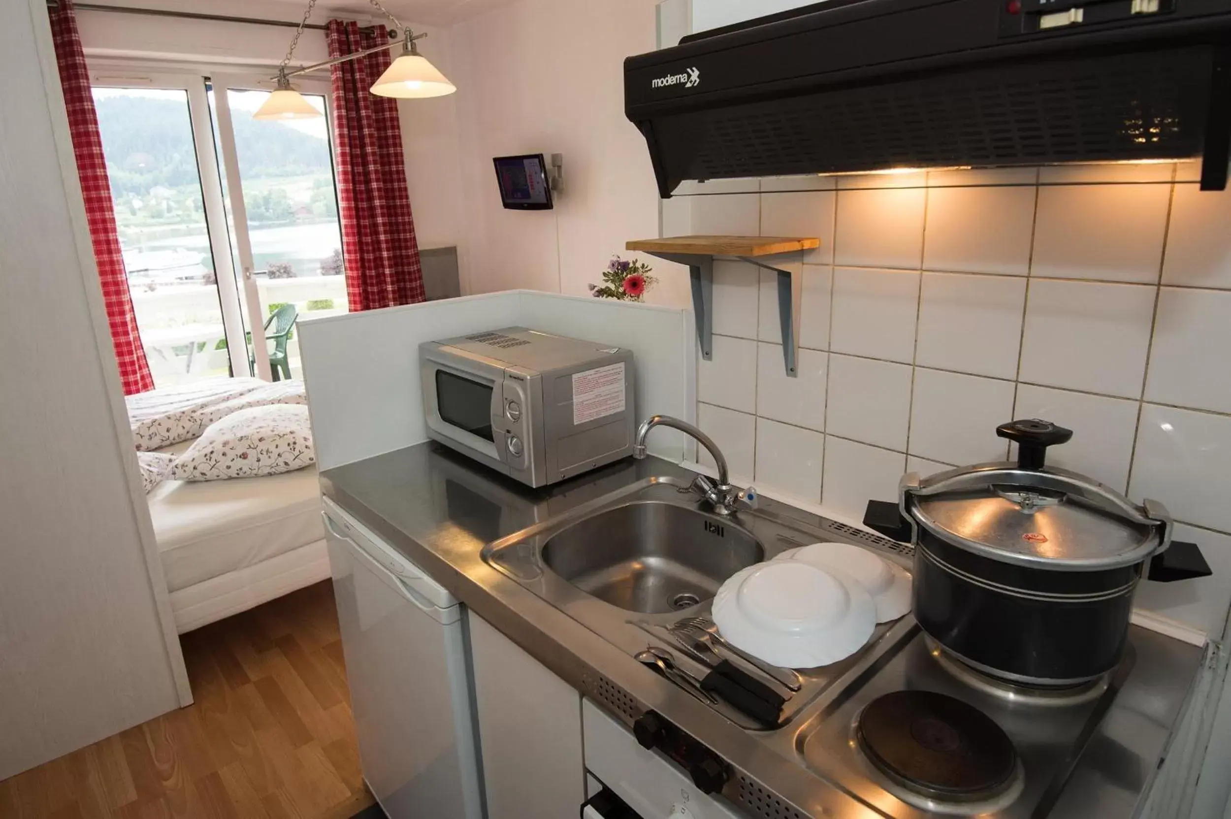 Studio with Lake View 2nd Floor with elevator in Résidence Plaisance Studio with Lake View 2nd Floor with elevator in Résidence Plaisance