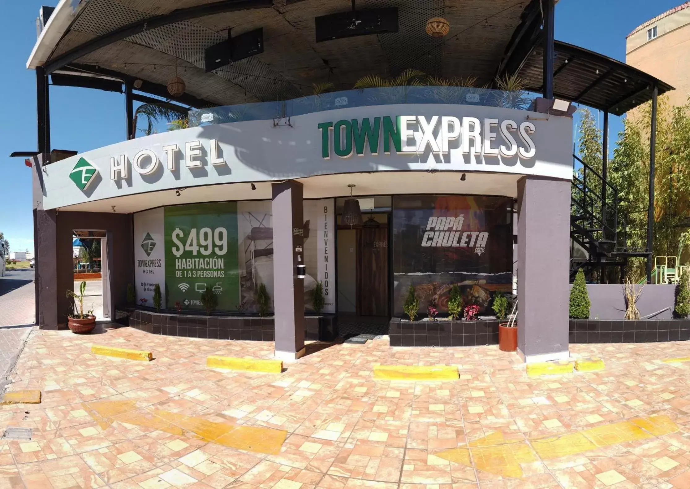 Facade/entrance in Hotel Town Express Facade/entrance in Hotel Town Express