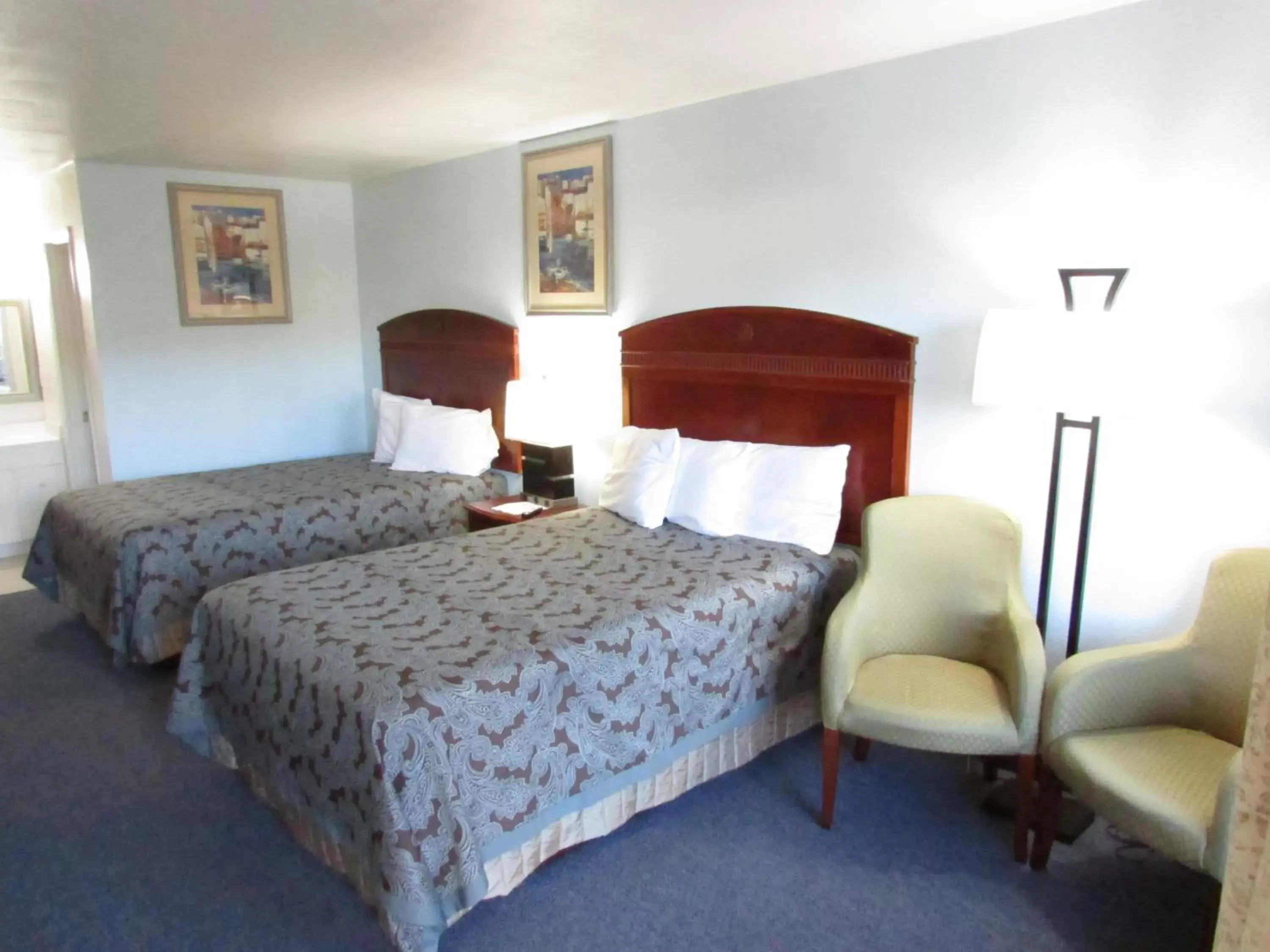 Double Room - Non-Smoking in Parsons Inn and Extended Stay Double Room - Non-Smoking in Parsons Inn and Extended Stay