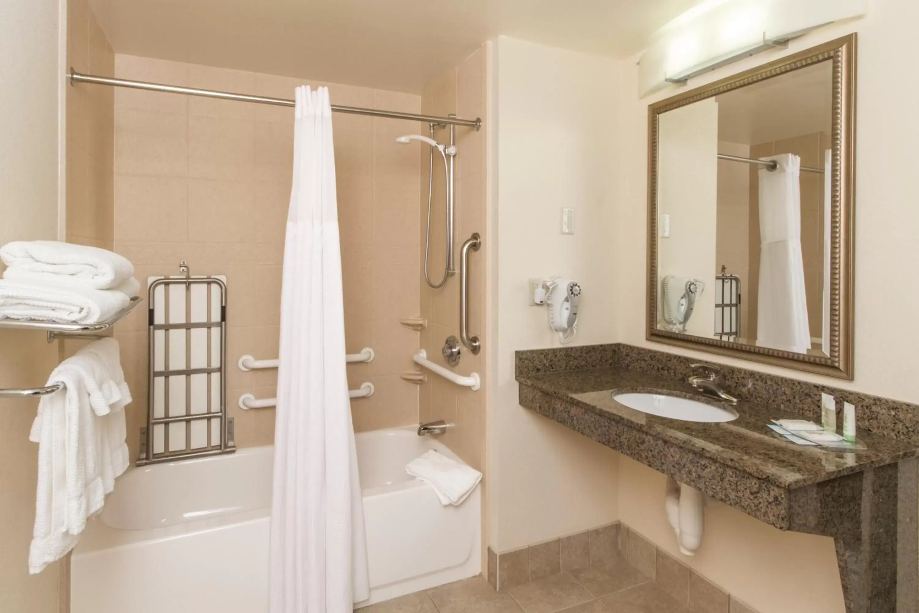 Two-Bedroom Suite Disability Access Tub - Non-Smoking in Staybridge Suites Buffalo by IHG Two-Bedroom Suite Disability Access Tub - Non-Smoking in Staybridge Suites Buffalo by IHG